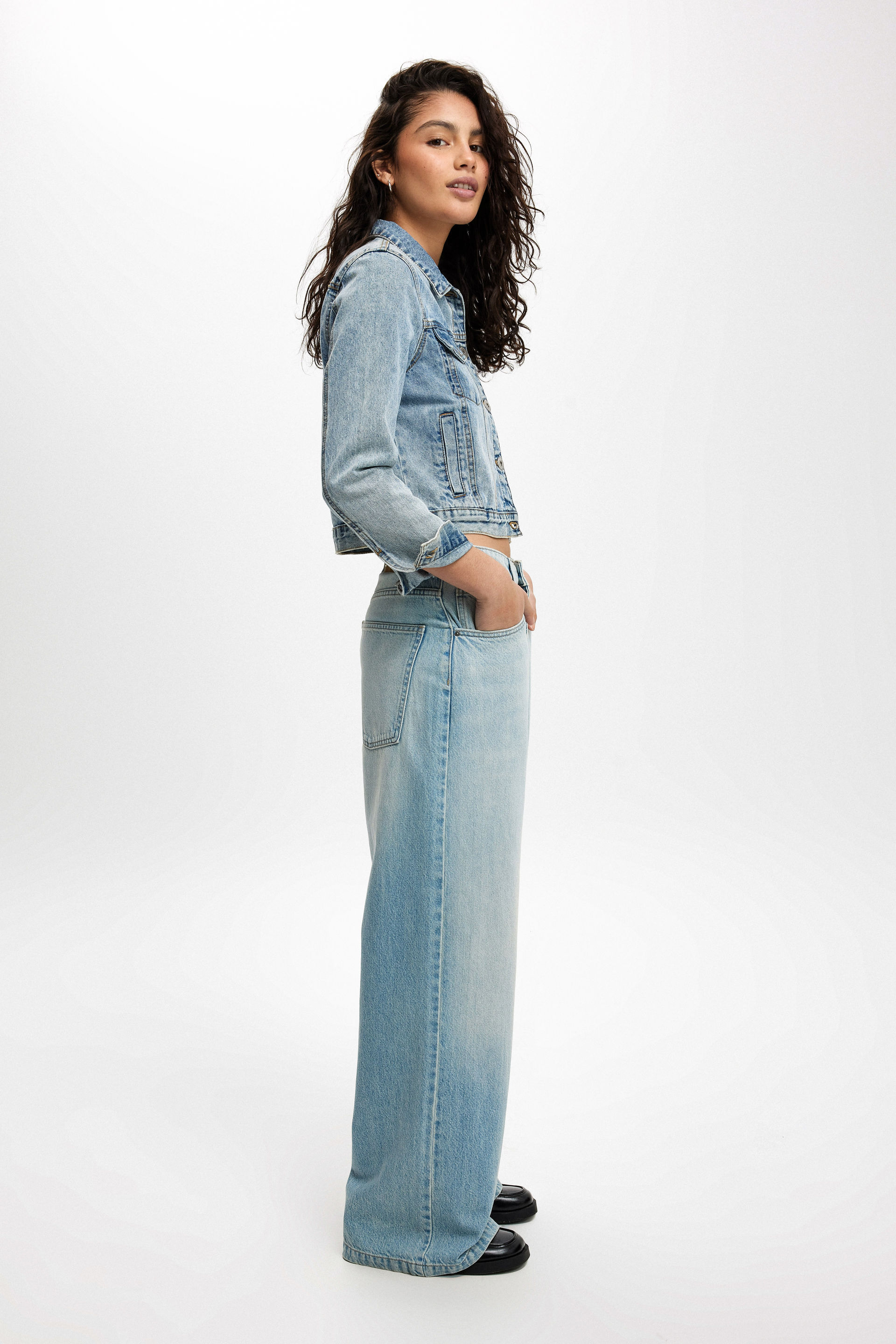 1018-low-super-baggy-jean-sunfaded-blue-1.jpg