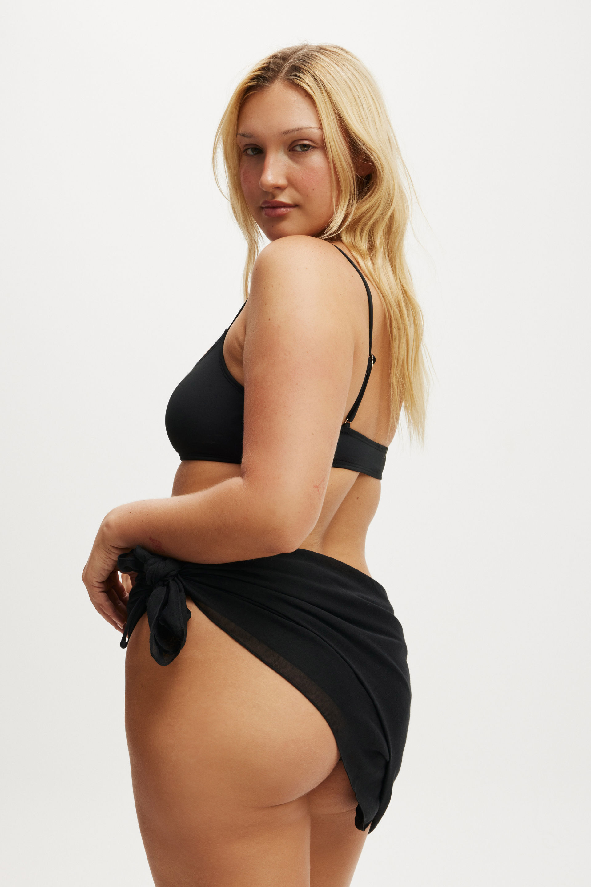 10283-body-laguna-sarong-black-1.jpg