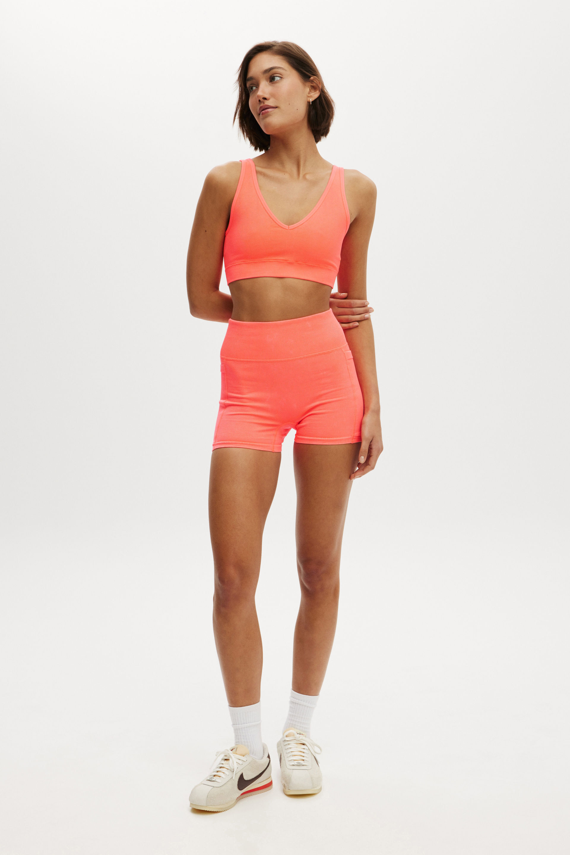 Seamless Pocket Shortie Short washed vibrant orange