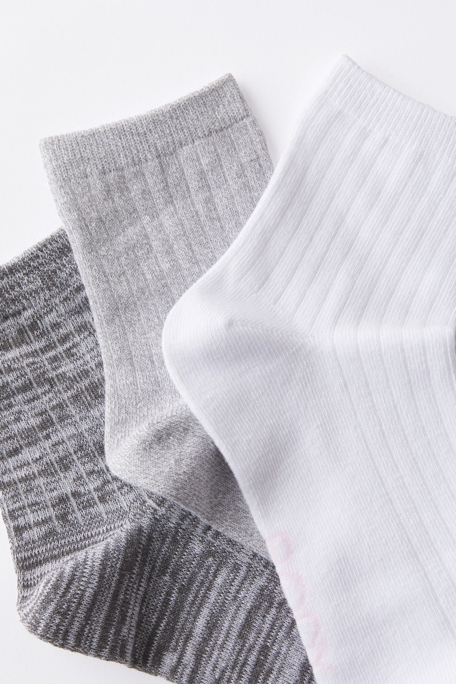 11504-body-mid-crew-socks-3pk-greyscale-1.jpg