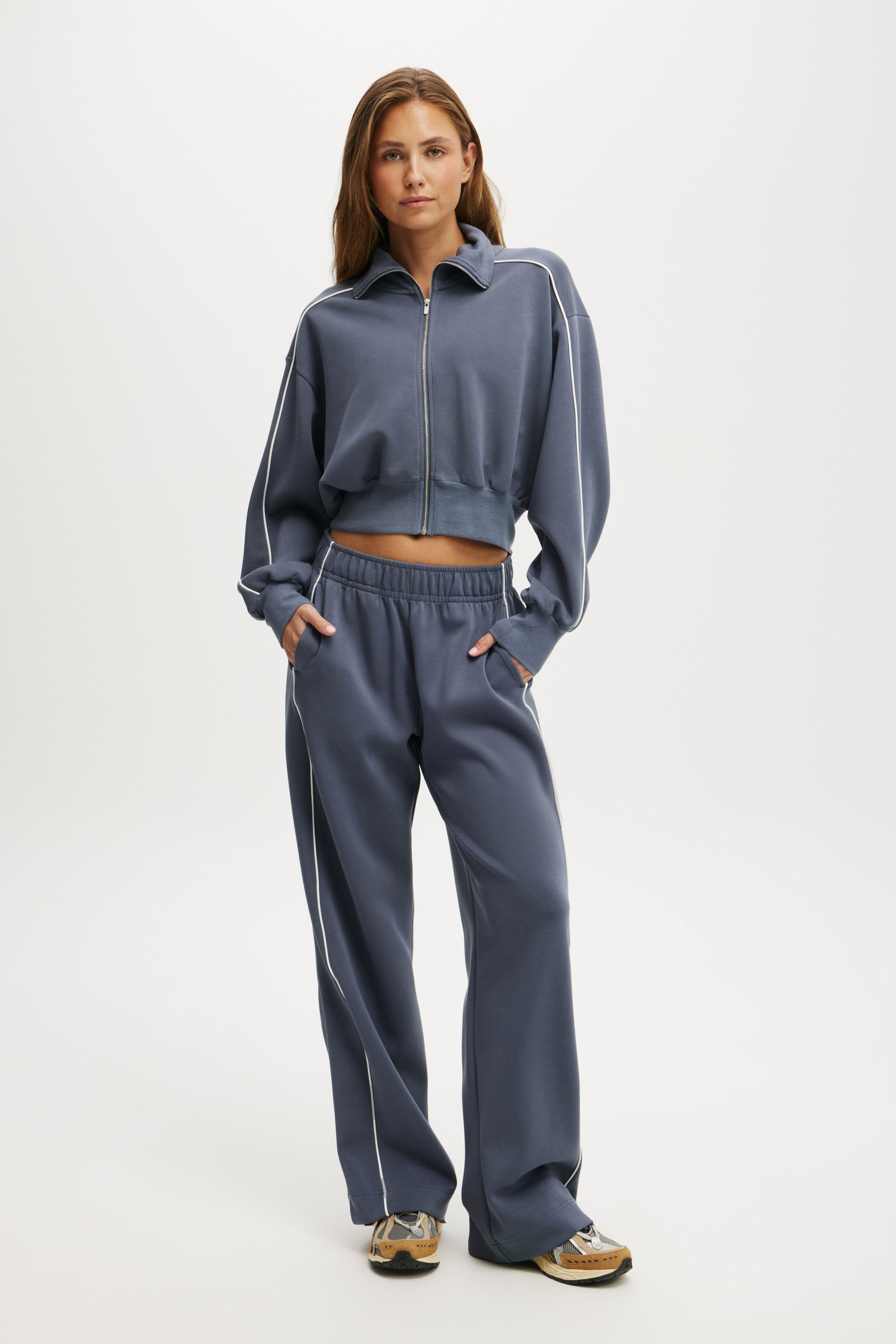 13184-the-ultimate-soft-track-jacket-folkstone-grey-white-1.jpg