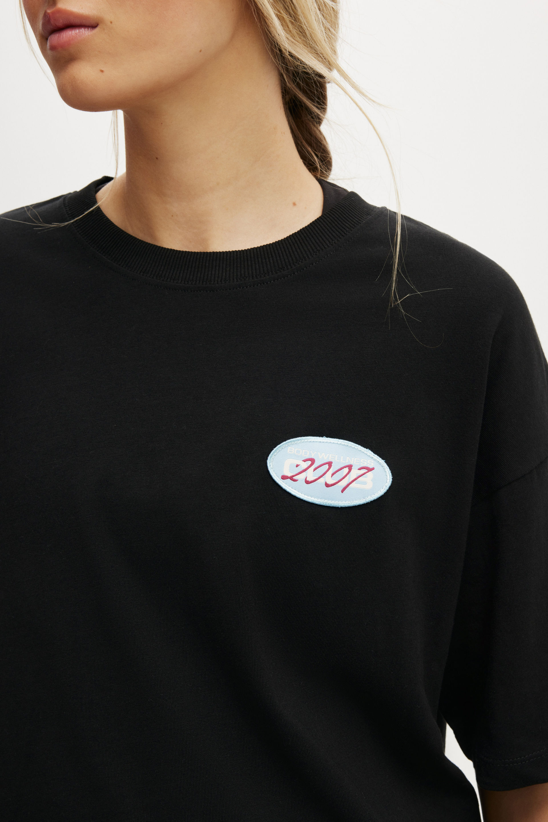 Active Graphic Tee black/bwc interlaced badge