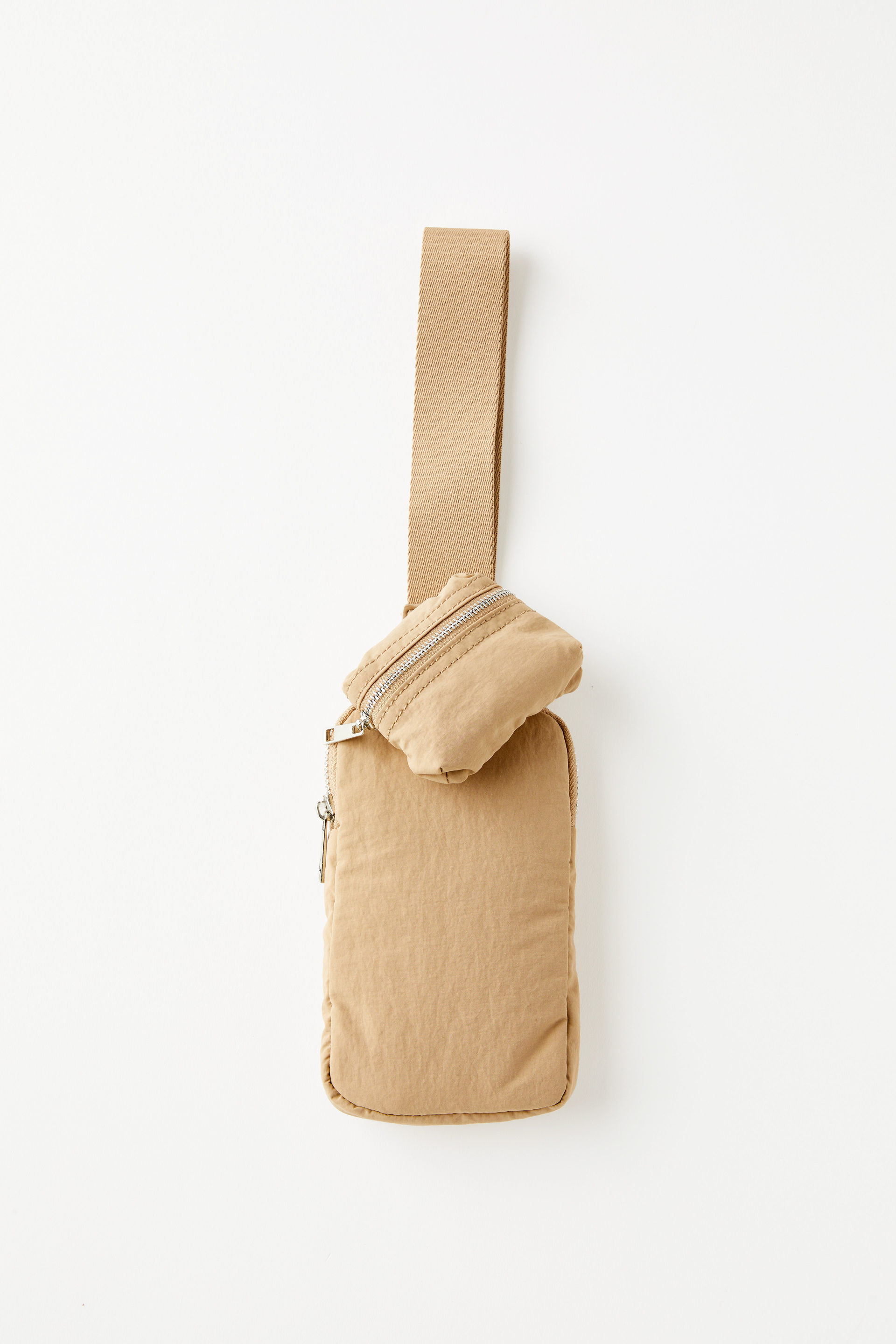 13529-active-wristlet-pouch-sesame-1.jpg