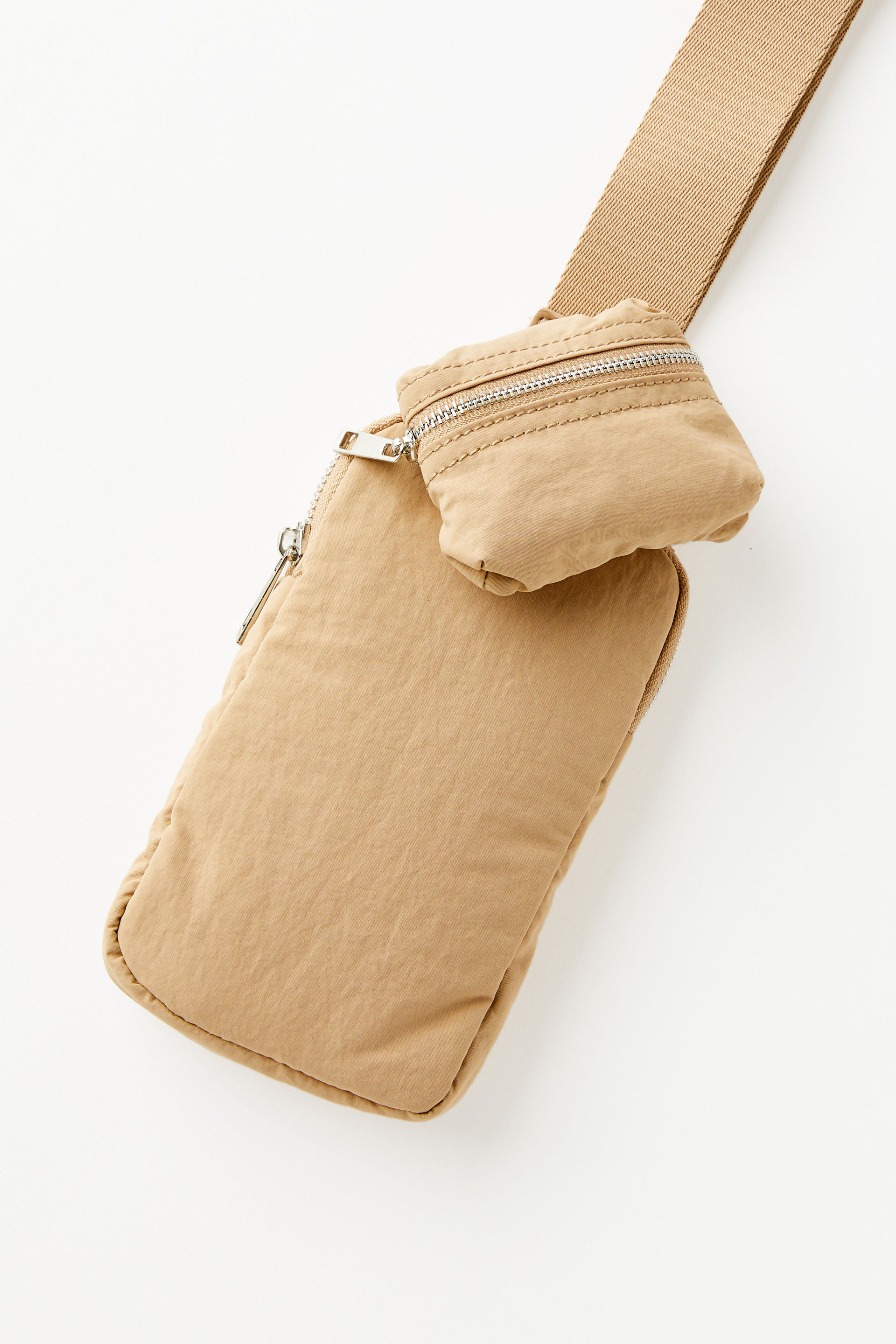 13529-active-wristlet-pouch-sesame-1.jpg