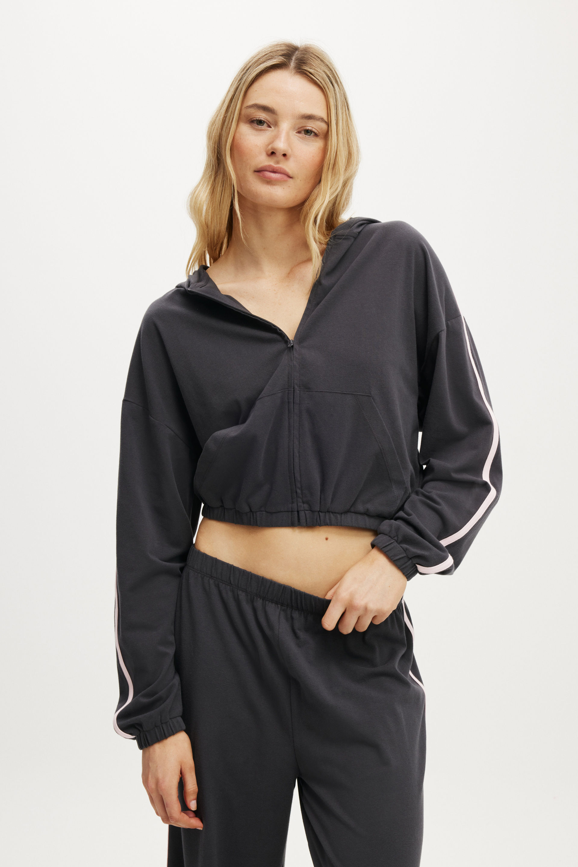 Departure Lounge Crop Hoodie ebony/ blushing bride