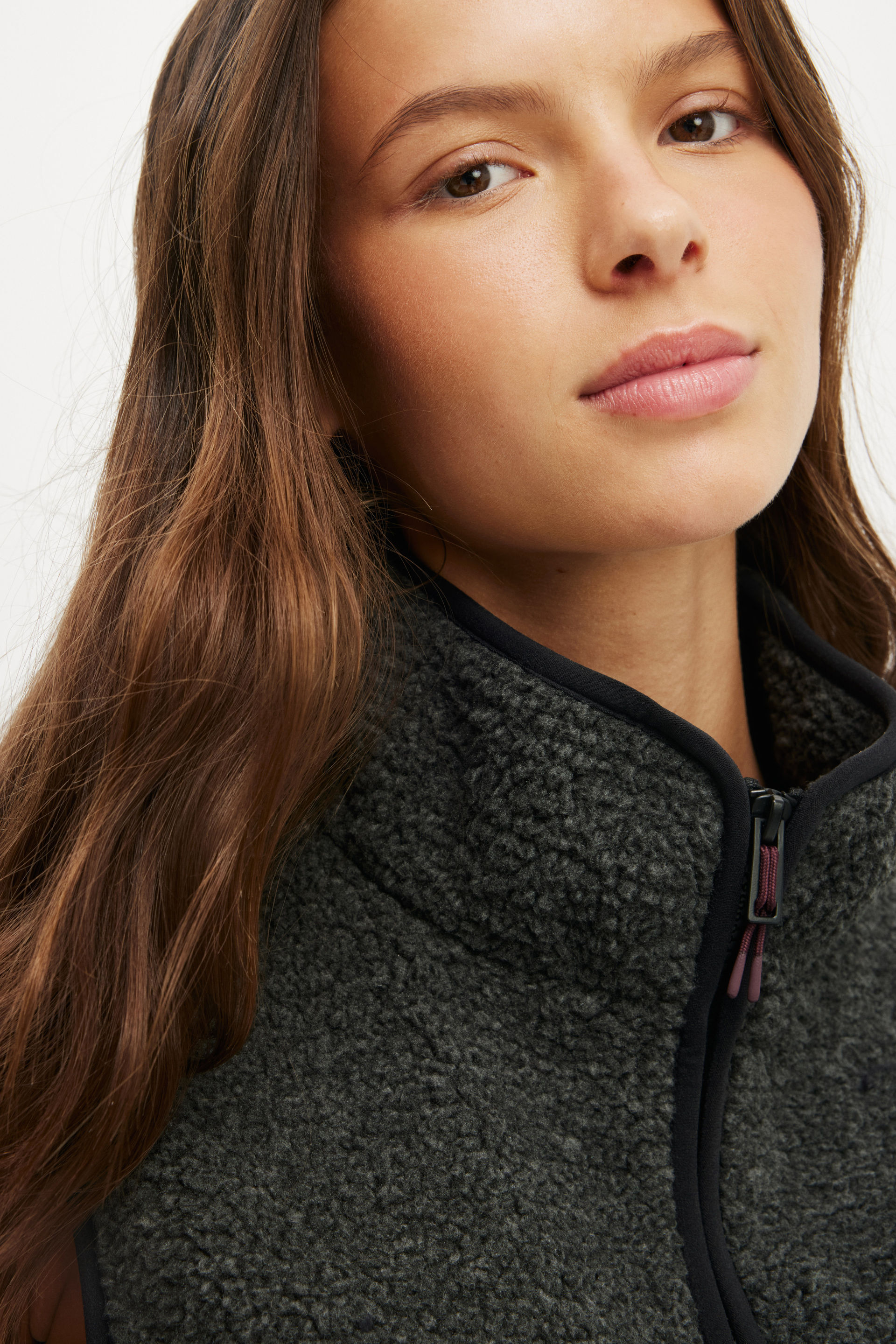 13905-peak-sherpa-vest-charcoal-marle-badge-1.jpg