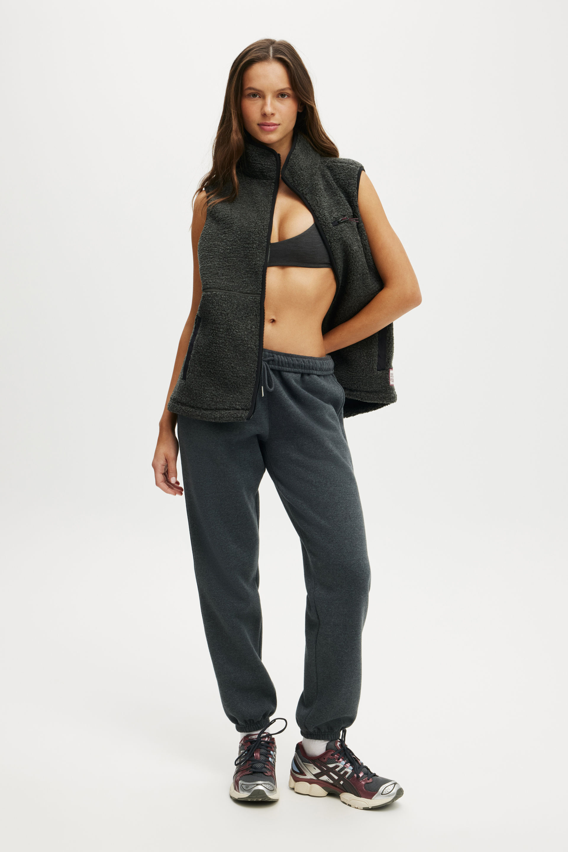13905-peak-sherpa-vest-charcoal-marle-badge-1.jpg