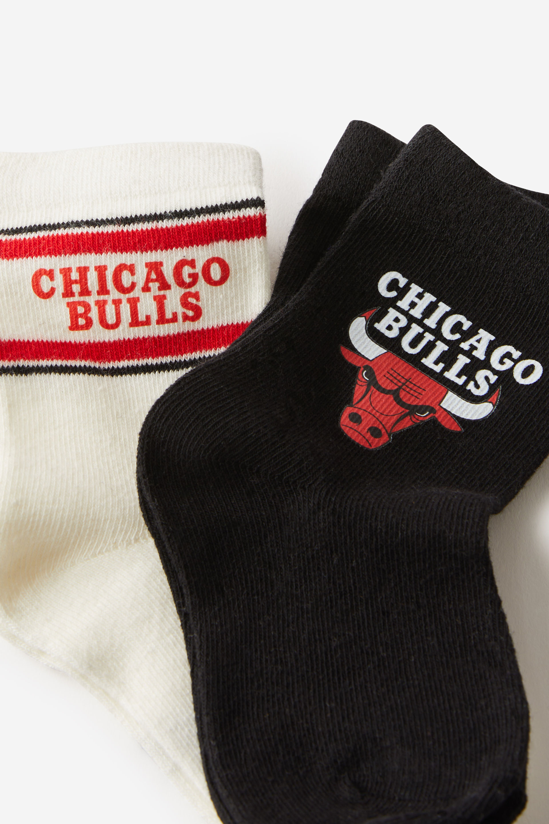 14457-chicago-bulls-2pk-crew-sock-lcn-nba-vanilla-chicago-bulls-1.jpg