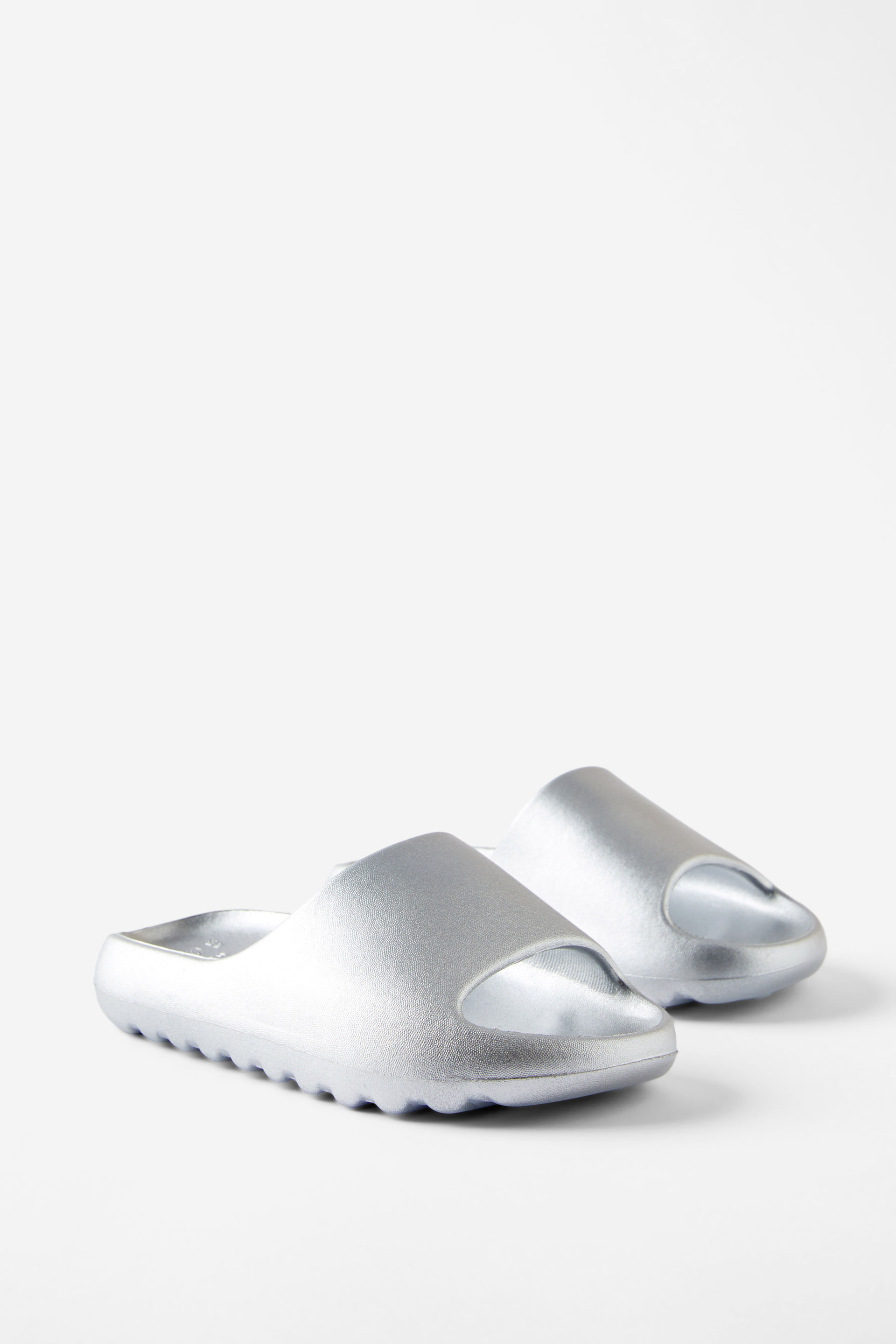 14786-sunny-beach-slide-silver-metallic-1.jpg