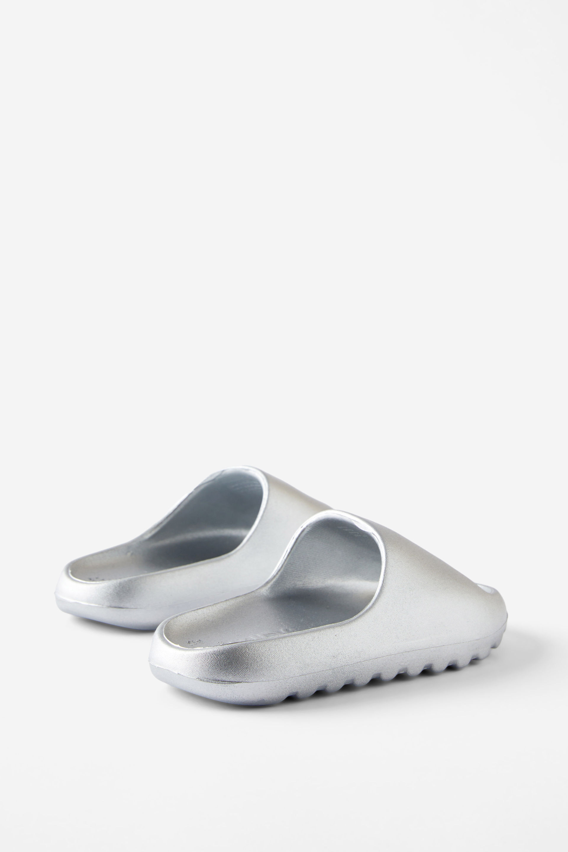 14786-sunny-beach-slide-silver-metallic-1.jpg