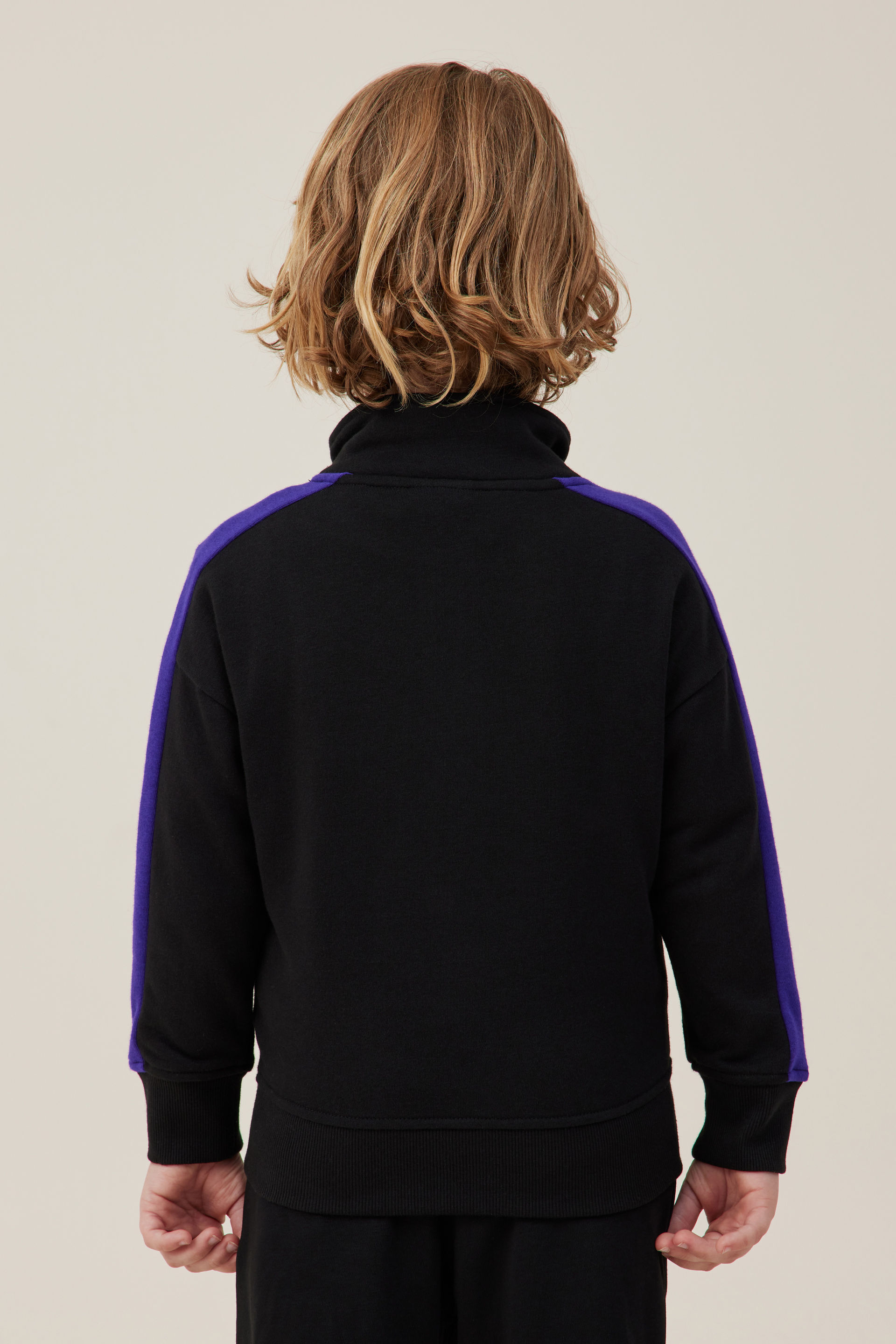 16543-license-alfie-fleece-pullover-lcn-nba-black-lakers-badge-1.jpg
