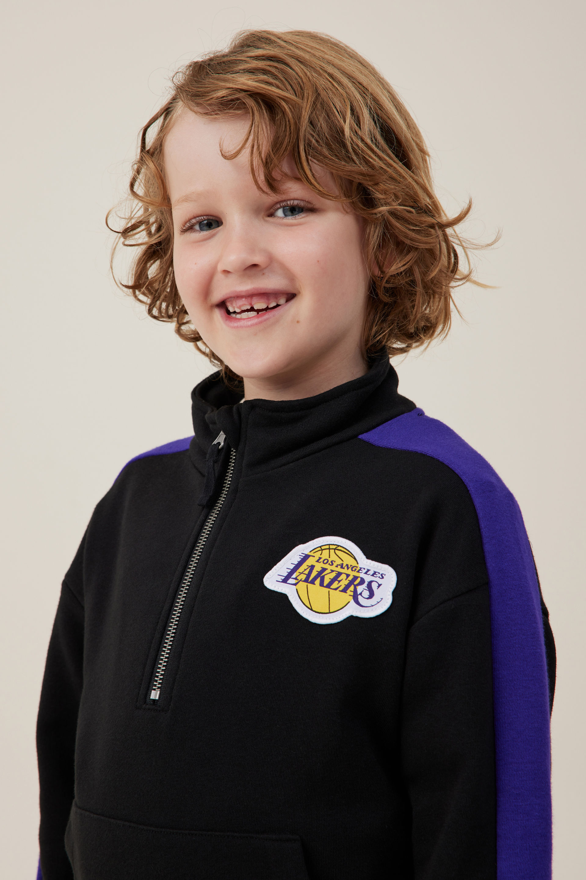 16543-license-alfie-fleece-pullover-lcn-nba-black-lakers-badge-1.jpg