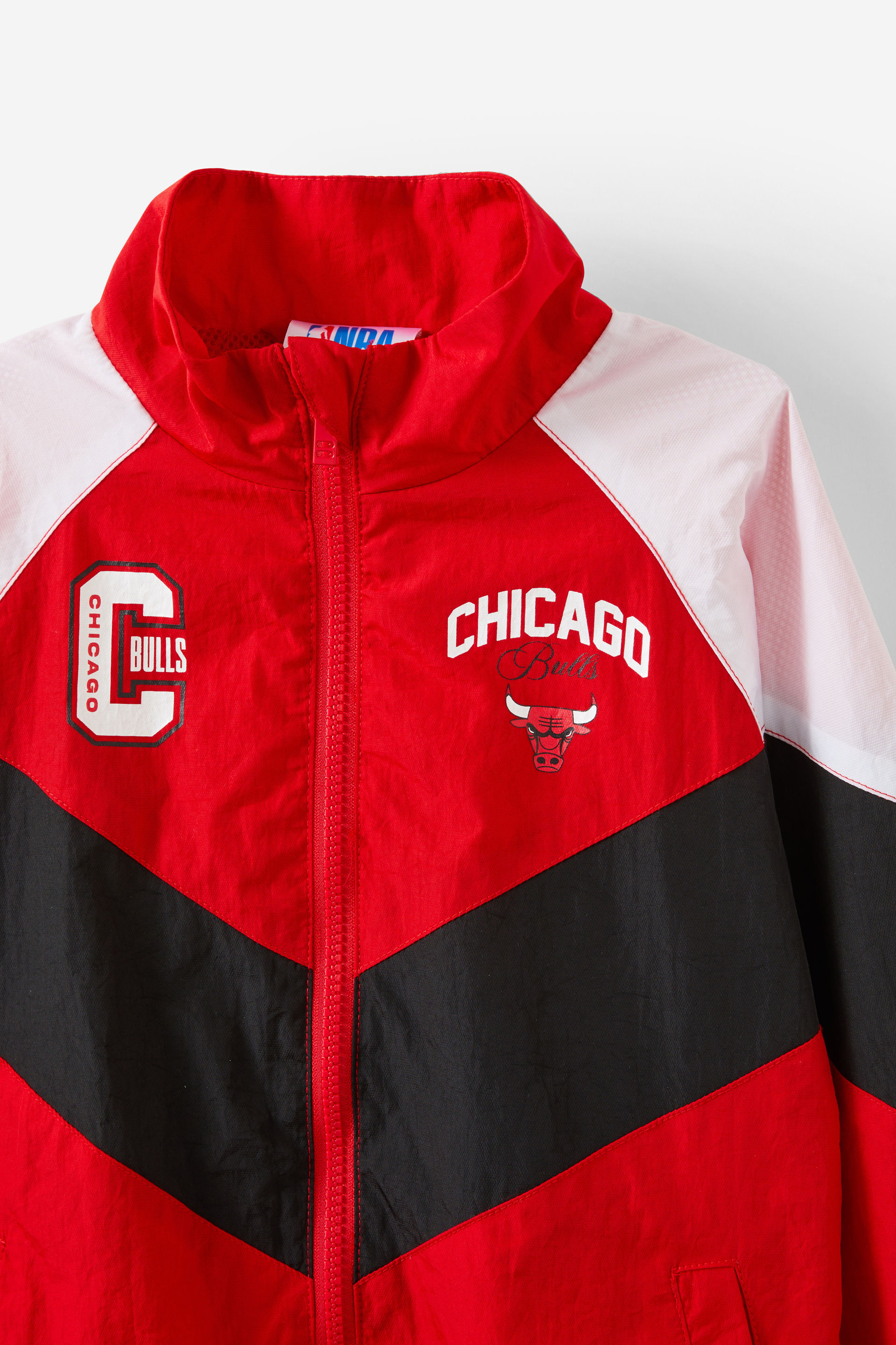20900-nba-chicago-bulls-zip-through-sports-jacket-lcn-nba-varsity-red-chicago-bulls-stripe-1.jpg