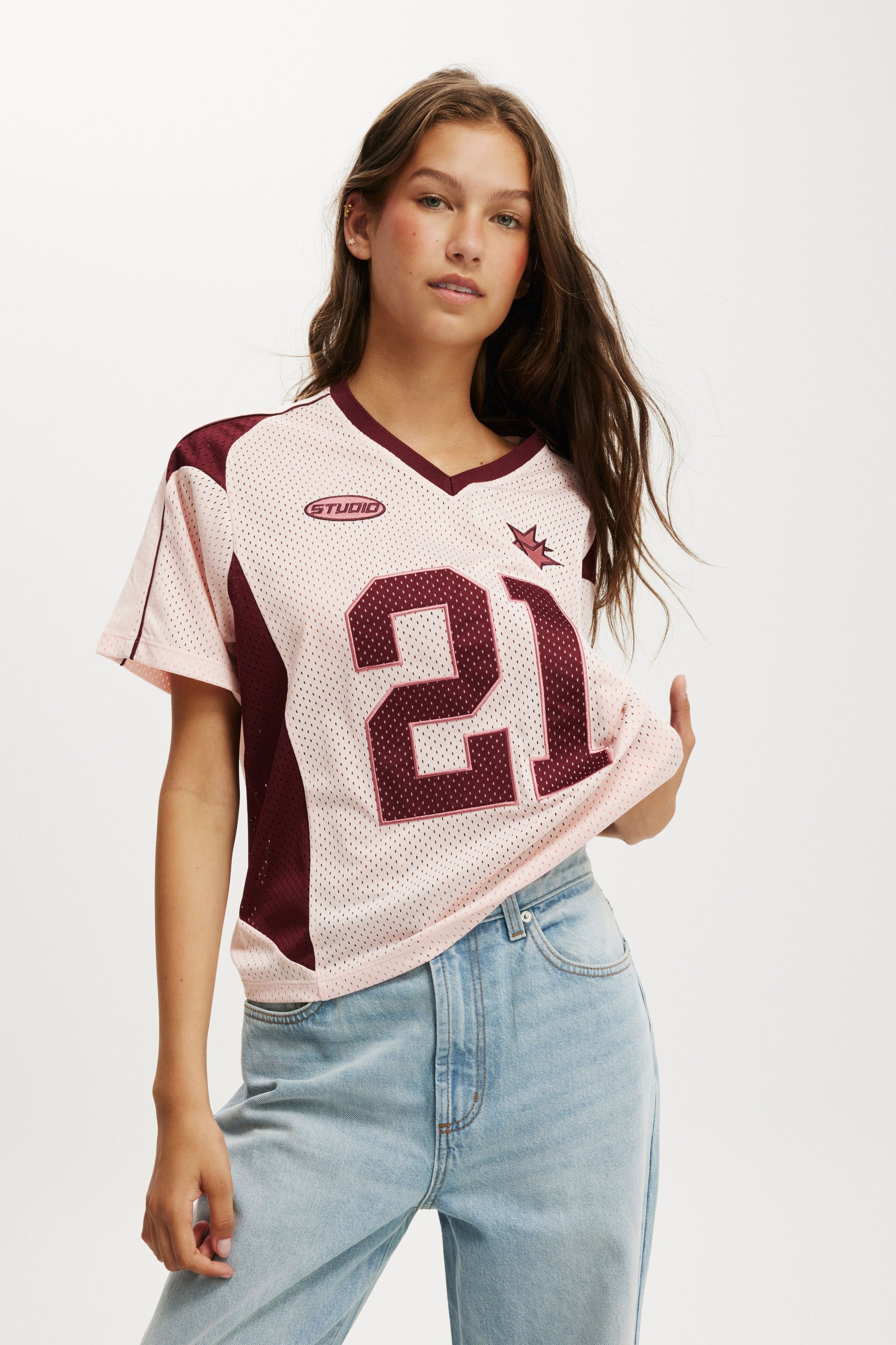 V Neck Regular Cropped Graphic Tee studio 21/ cherry blossom