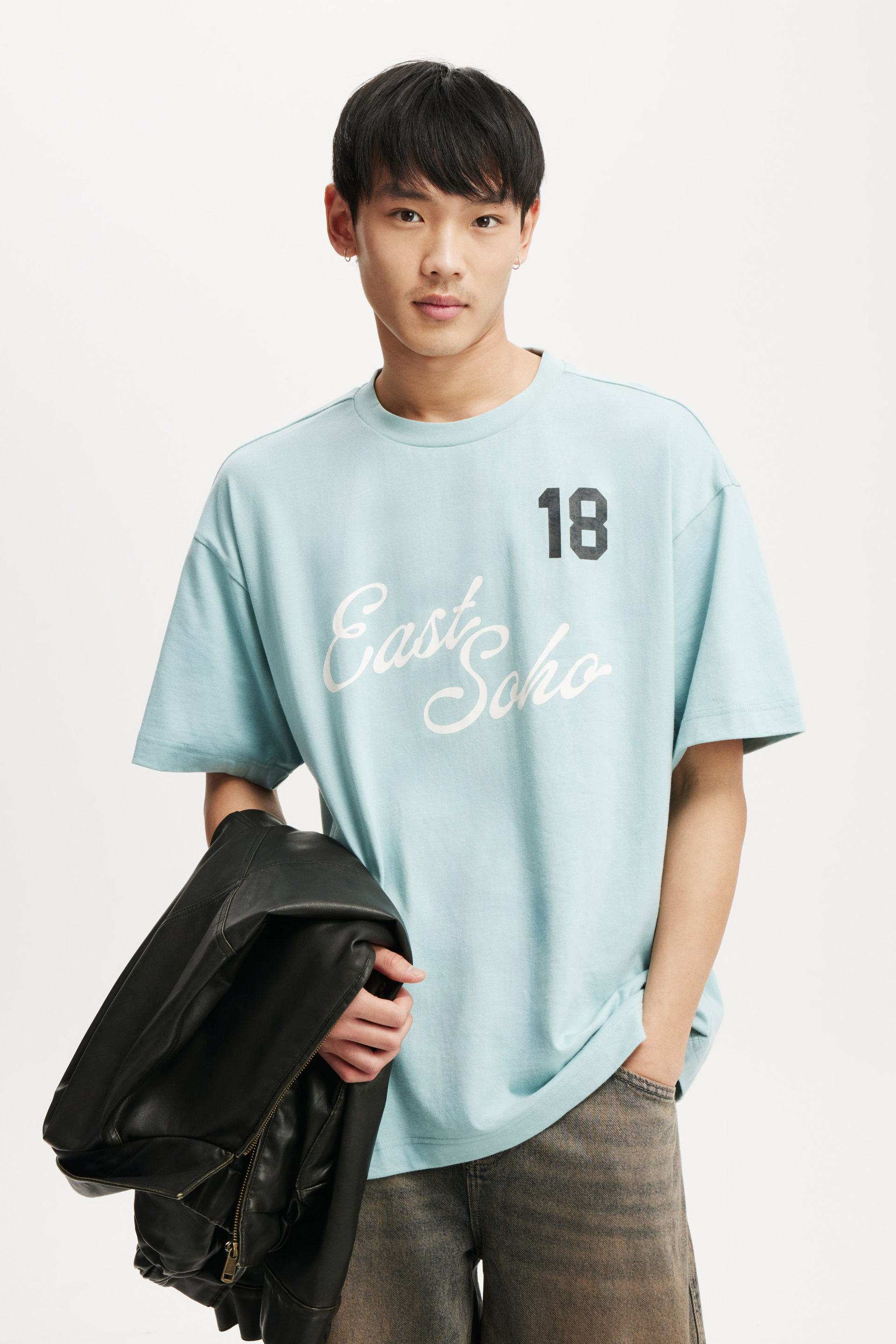 Box Fit Graphic T-Shirt young blue/east london