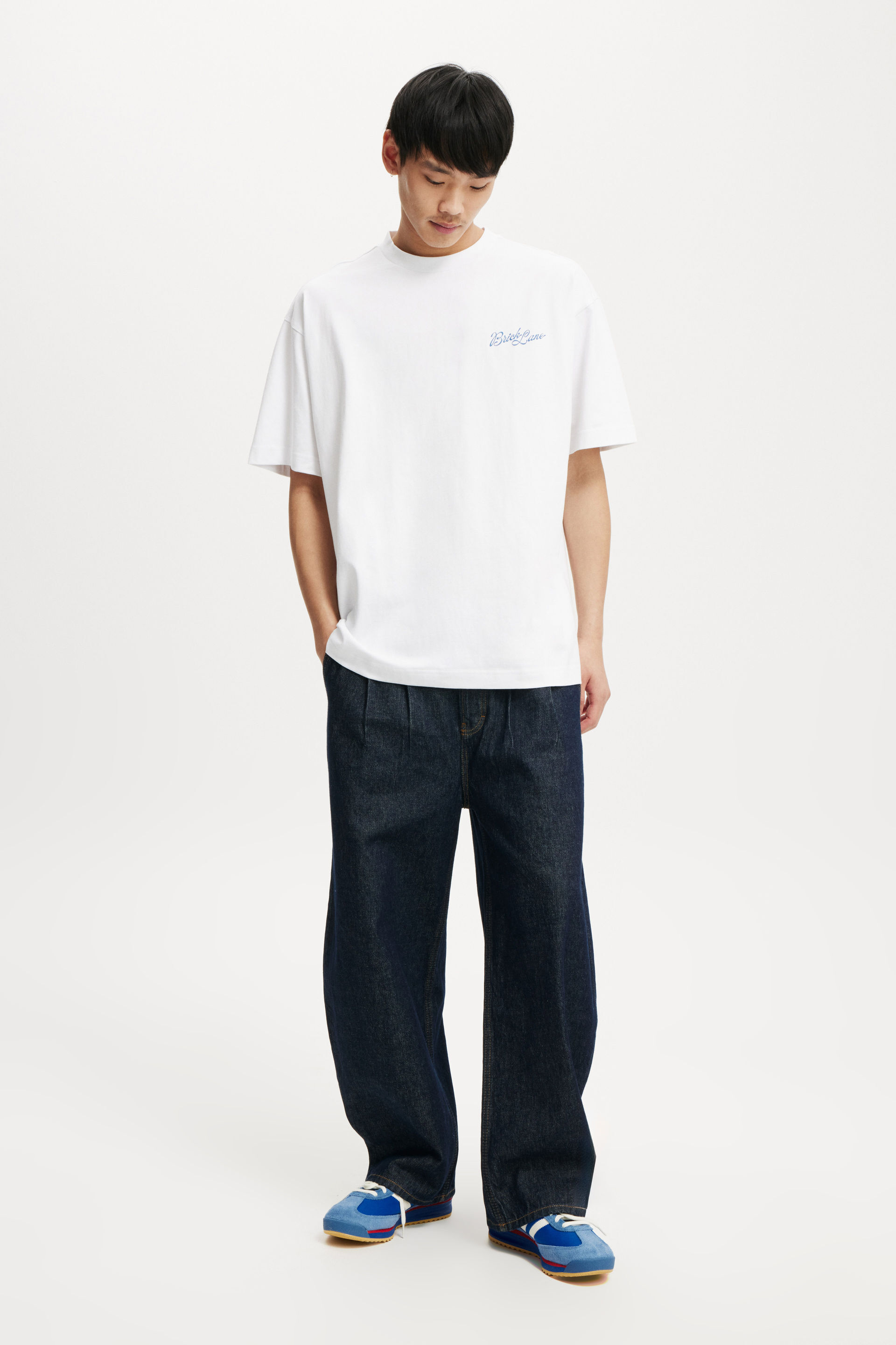 22535-box-fit-graphic-t-shirt-white-ldn-mascot-1.jpg
