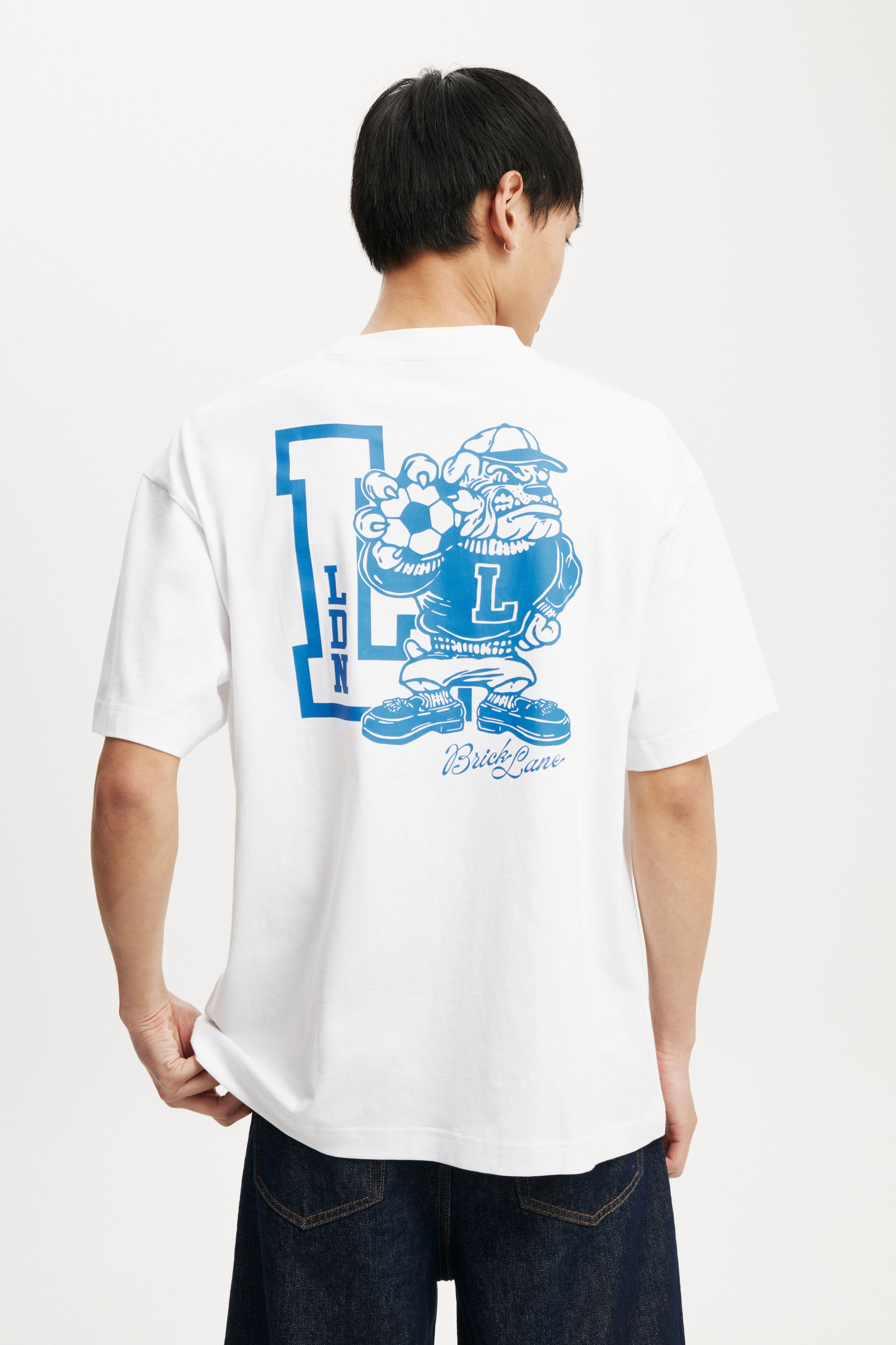 22535-box-fit-graphic-t-shirt-white-ldn-mascot-1.jpg