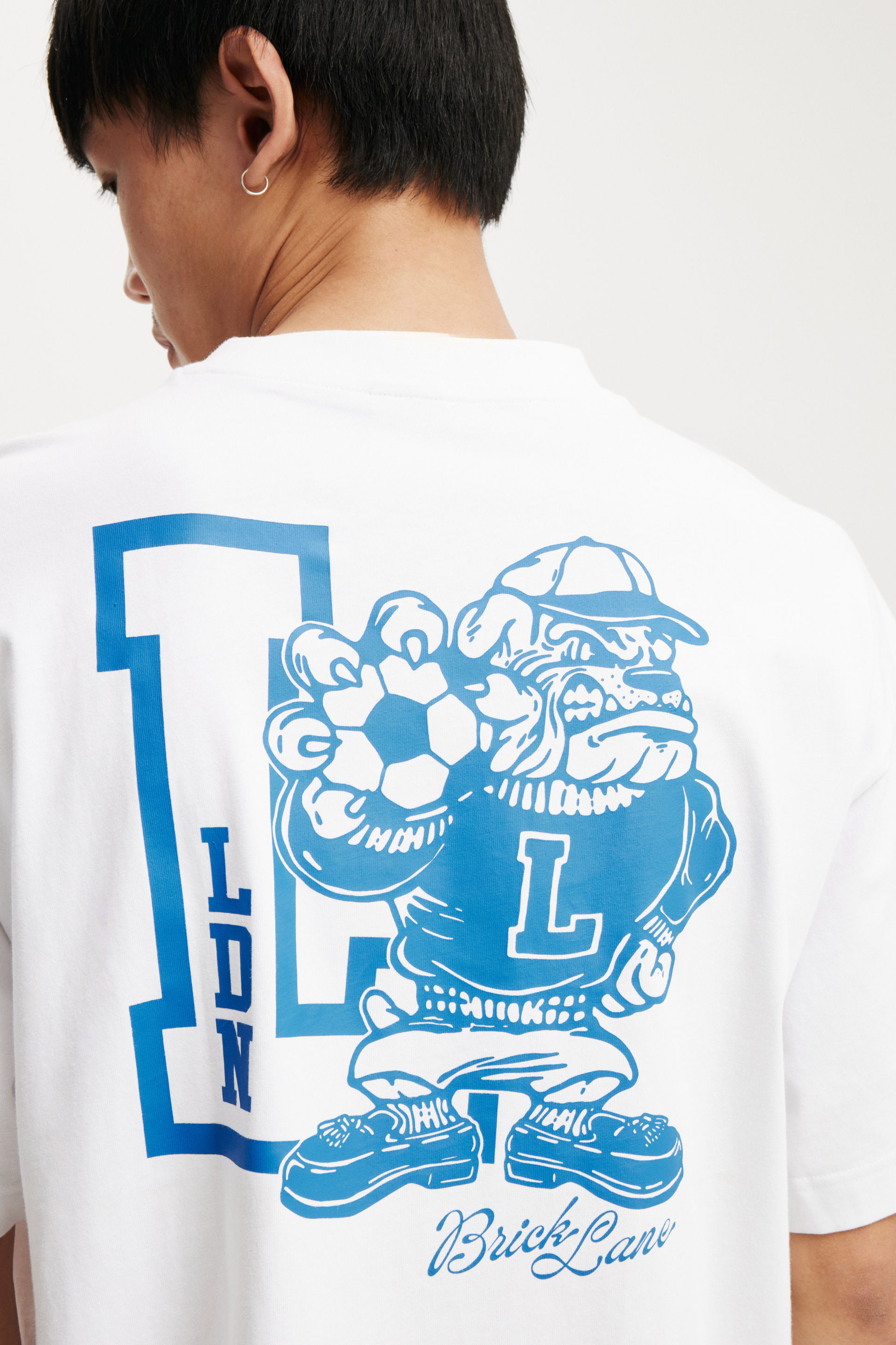 22535-box-fit-graphic-t-shirt-white-ldn-mascot-1.jpg