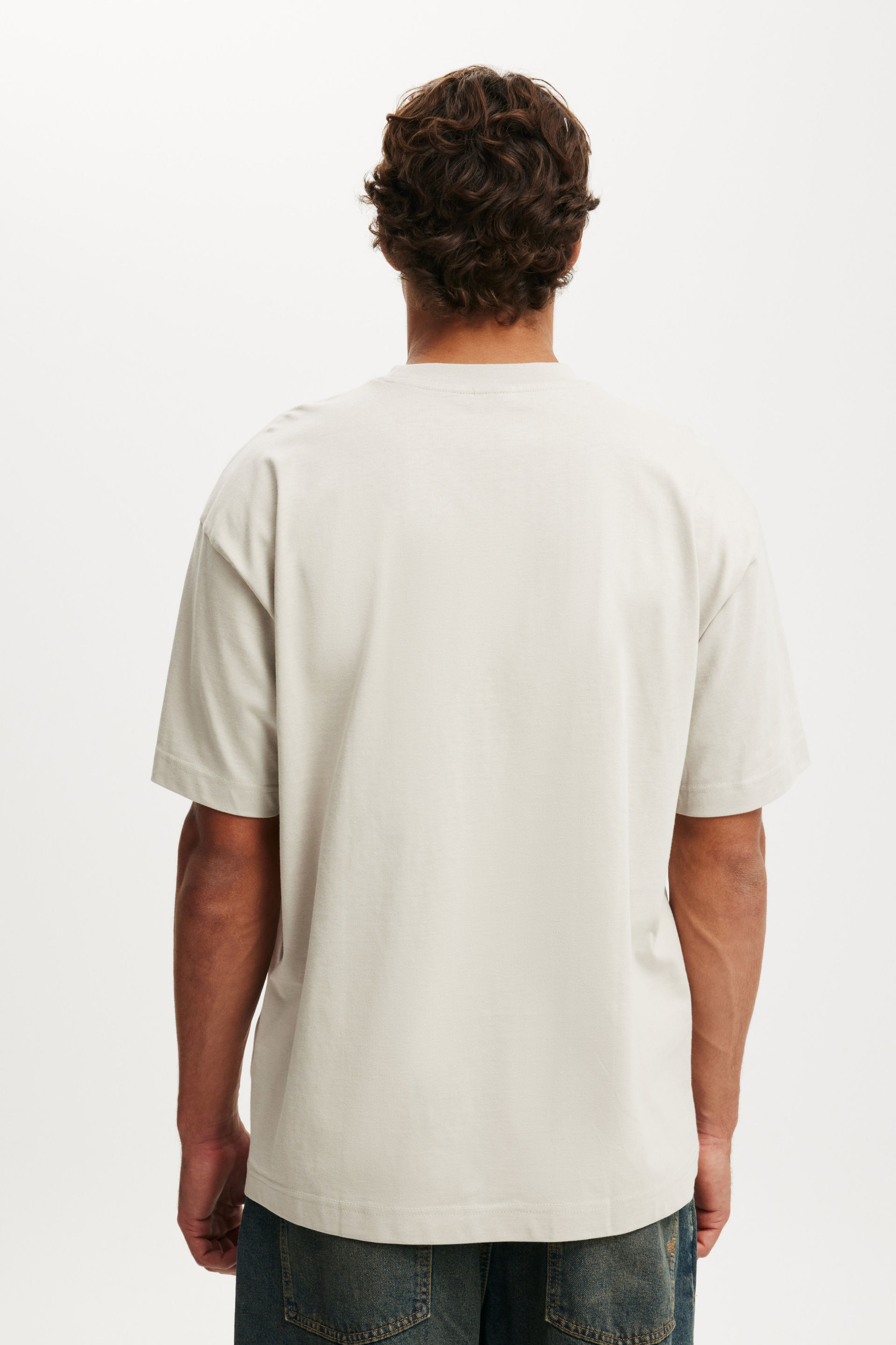 22583-box-fit-graphic-t-shirt-smoke-good-luck-1.jpg