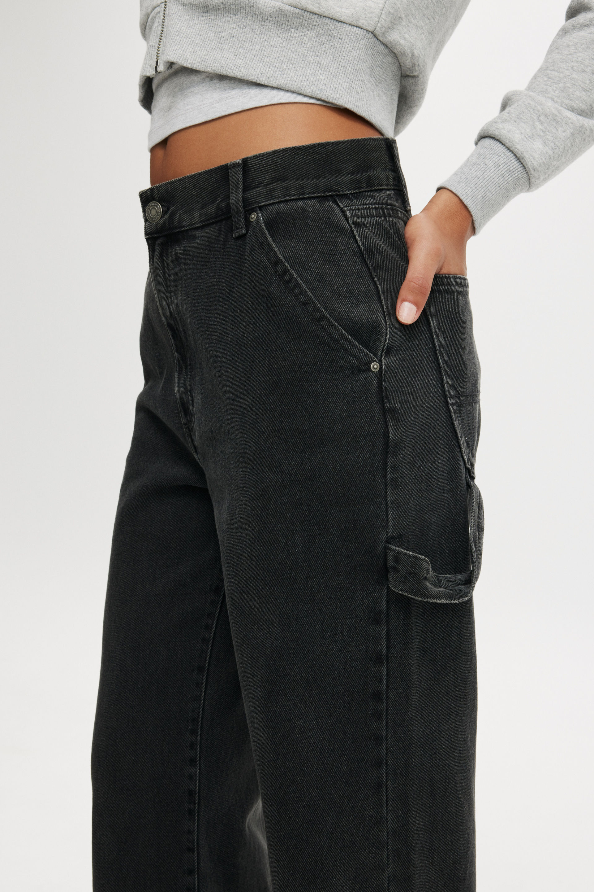 228-loose-straight-jean-graphite-black-carpenter-1.jpg
