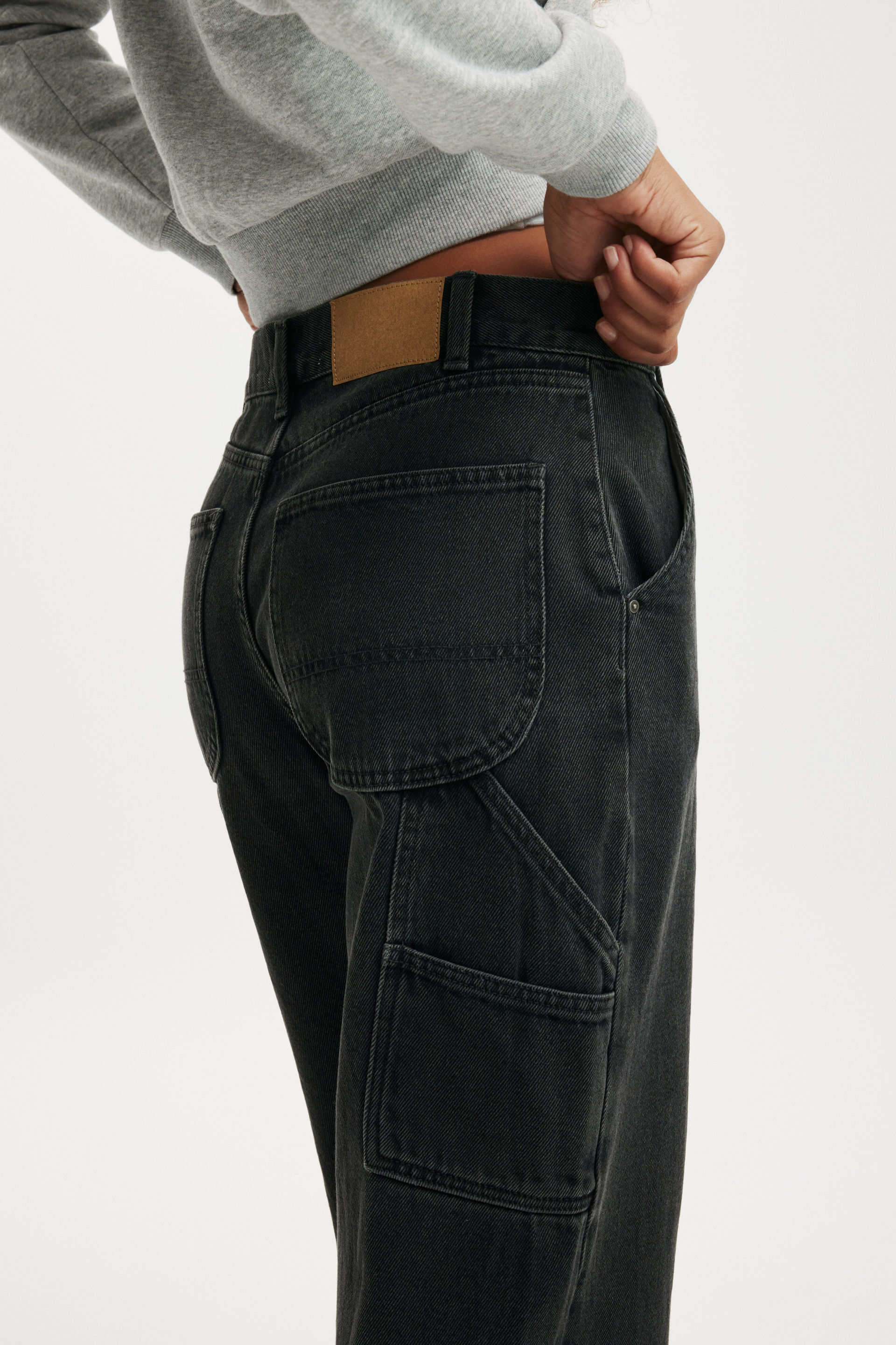 228-loose-straight-jean-graphite-black-carpenter-1.jpg