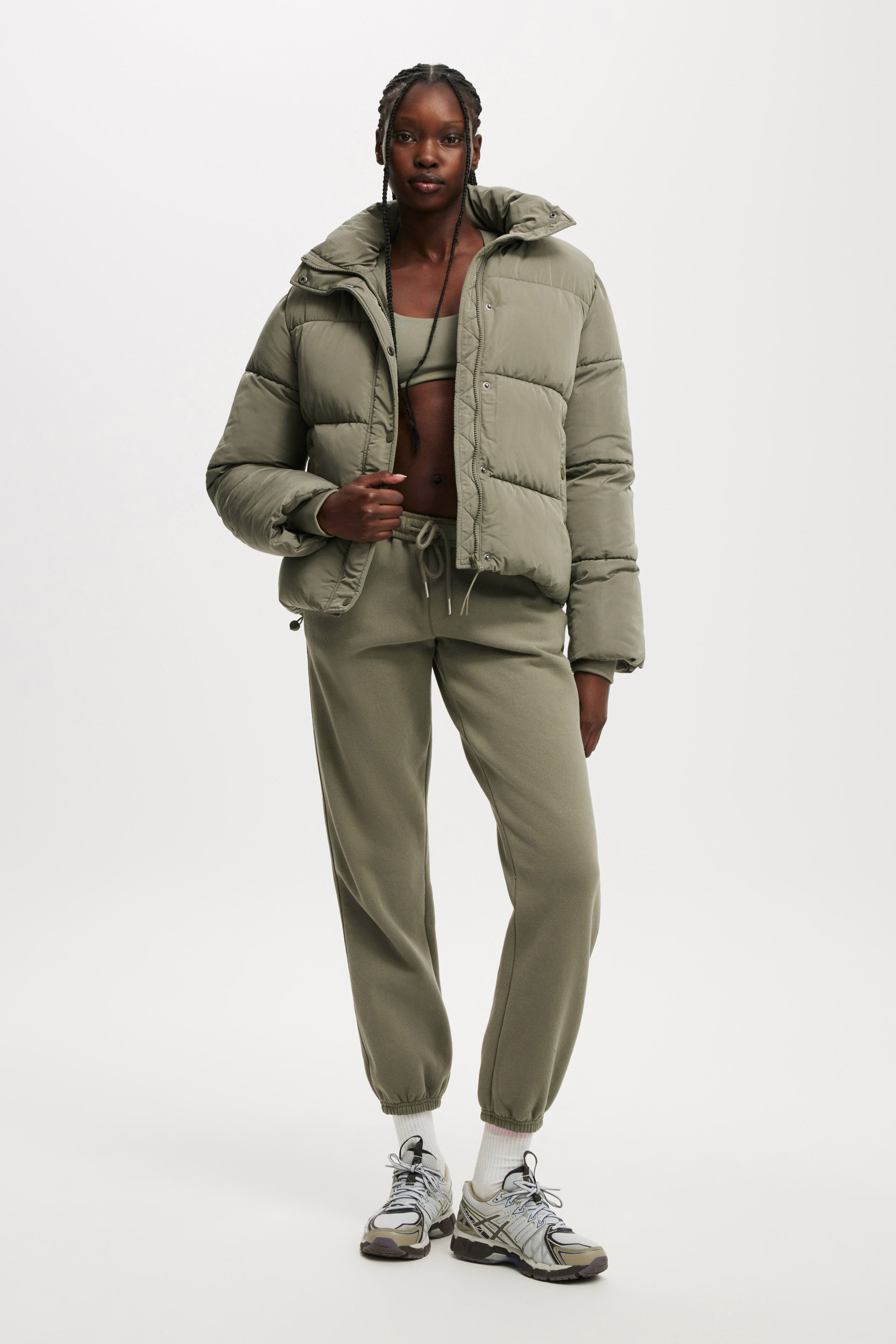 Plush Essential Gym Sweatpant jungle green 1 24084-plush-essential-gym-sweatpant-jungle-green-1.jpg