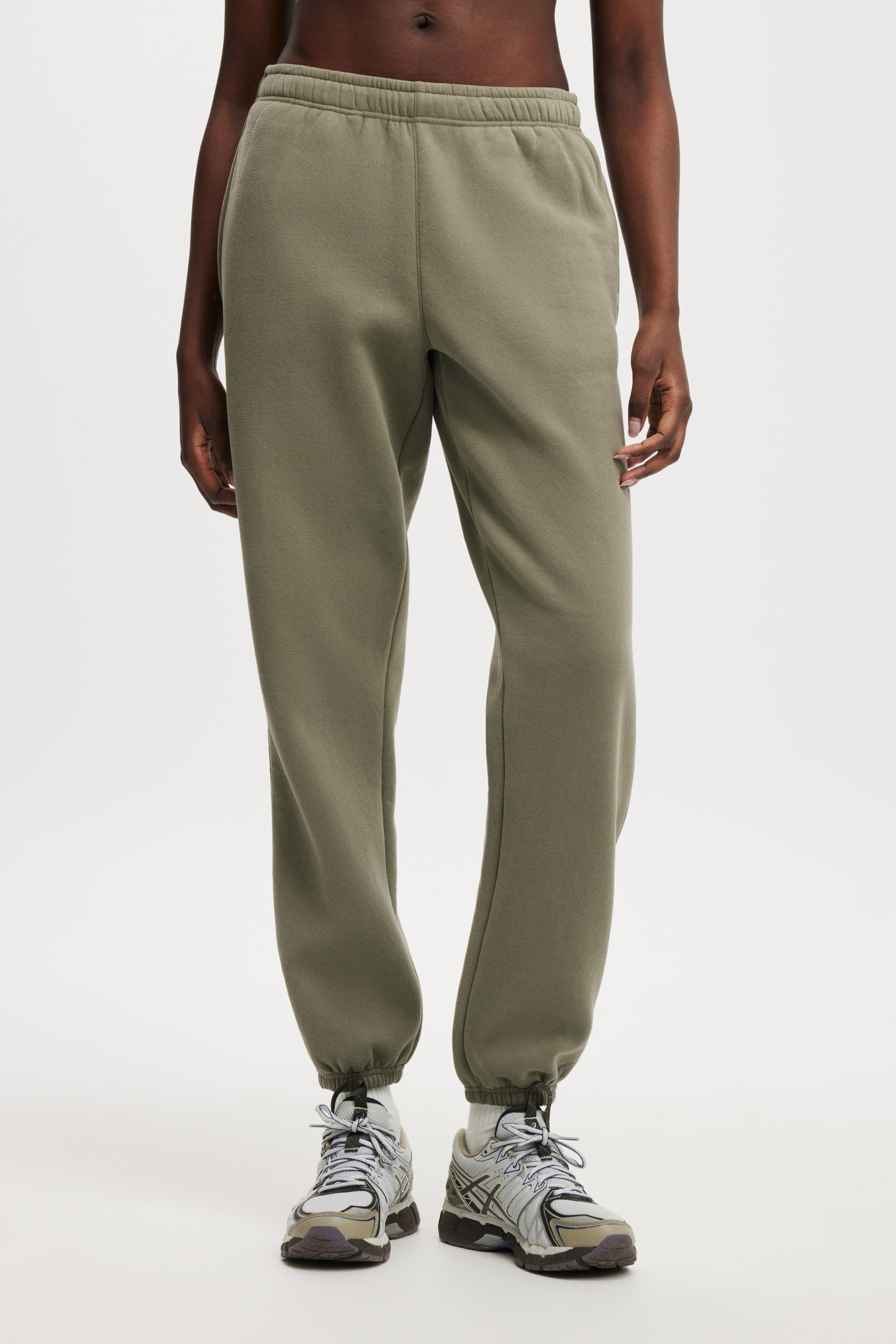 24084-plush-essential-gym-sweatpant-jungle-green-1.jpg
