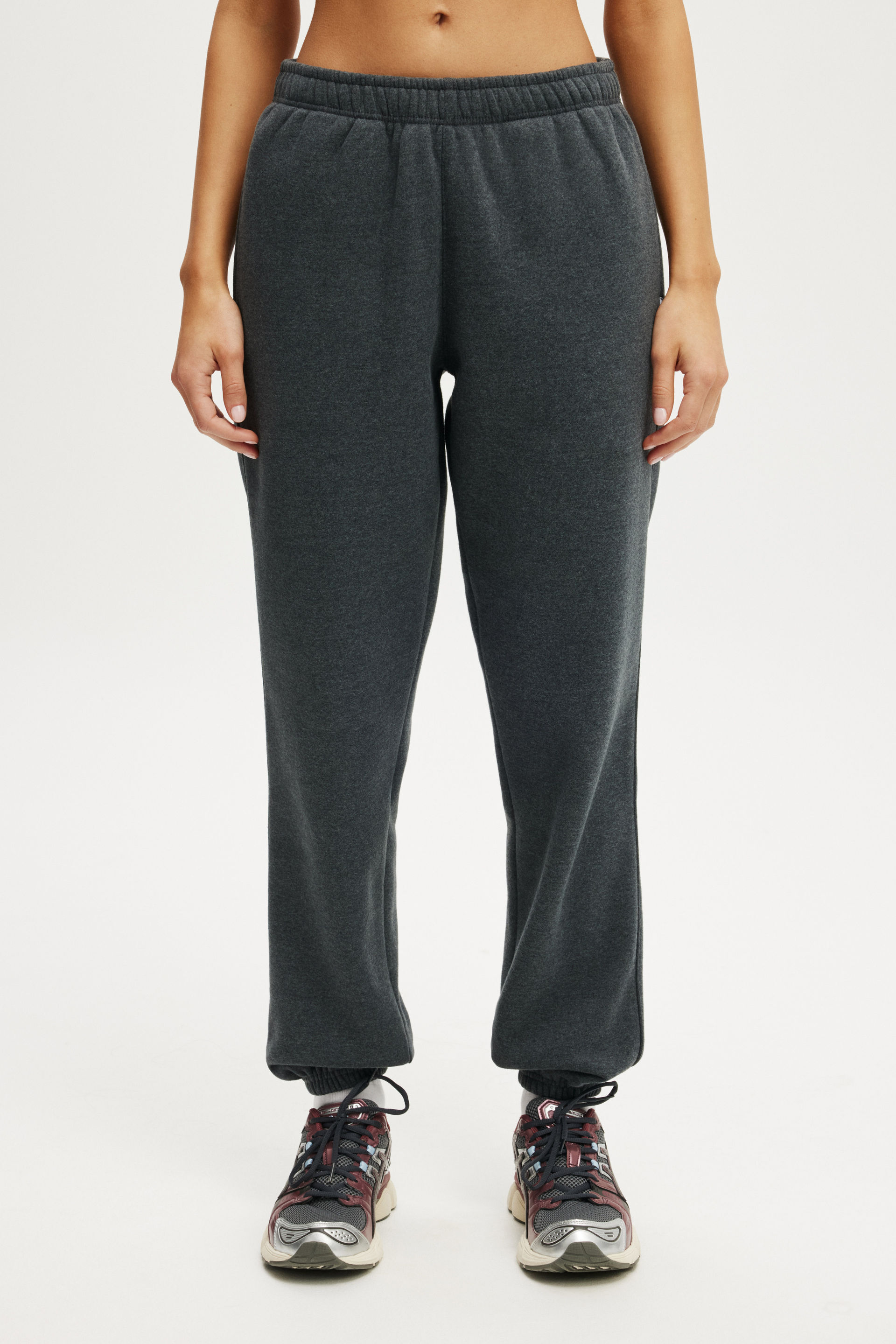 24110-plush-essential-gym-sweatpant-dark-grey-marle-1.jpg