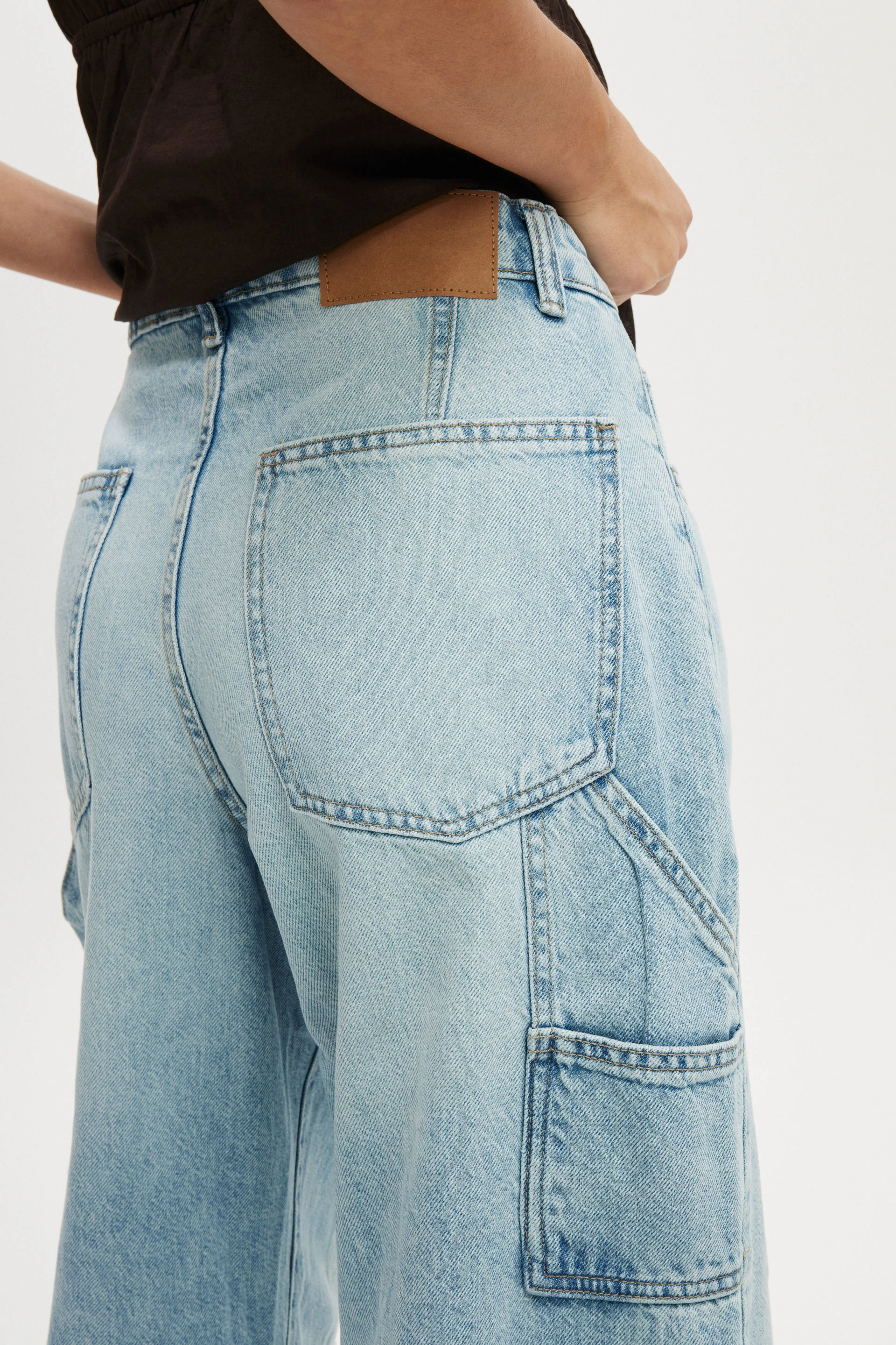2436-barrel-jean-sunfaded-blue-carpenter-1.jpg