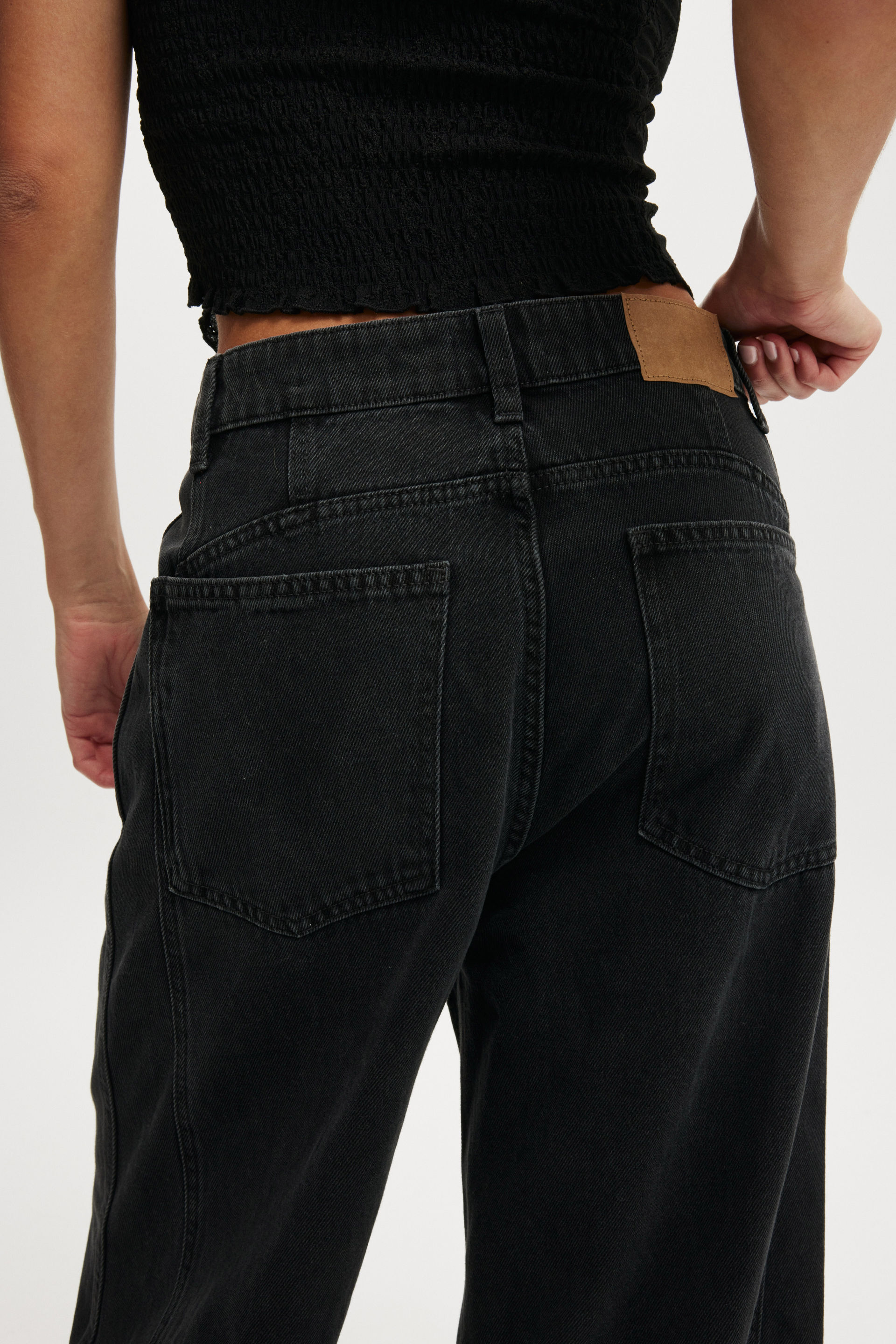 2454-barrel-jean-graphite-black-seams-1.jpg