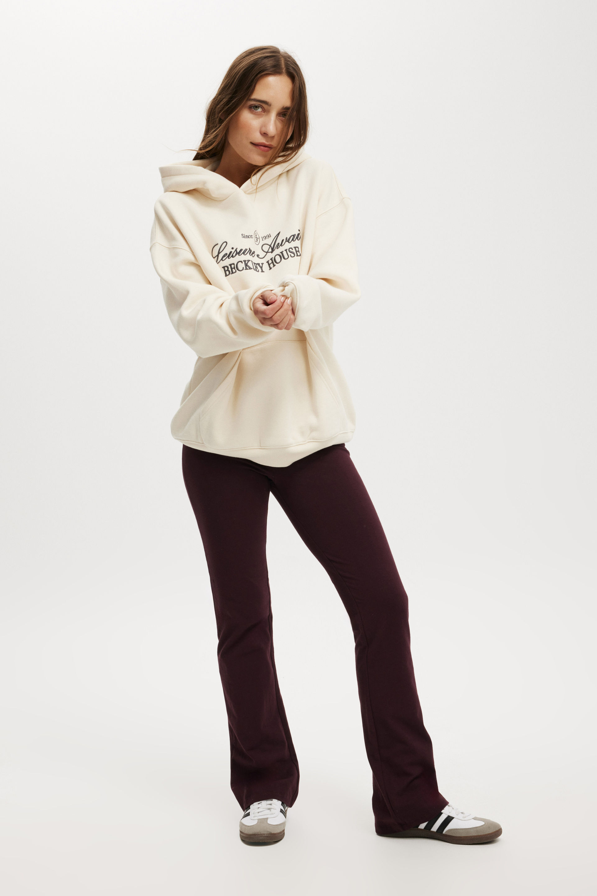 Graphic Fleece Hoodie leisure awaits / cream