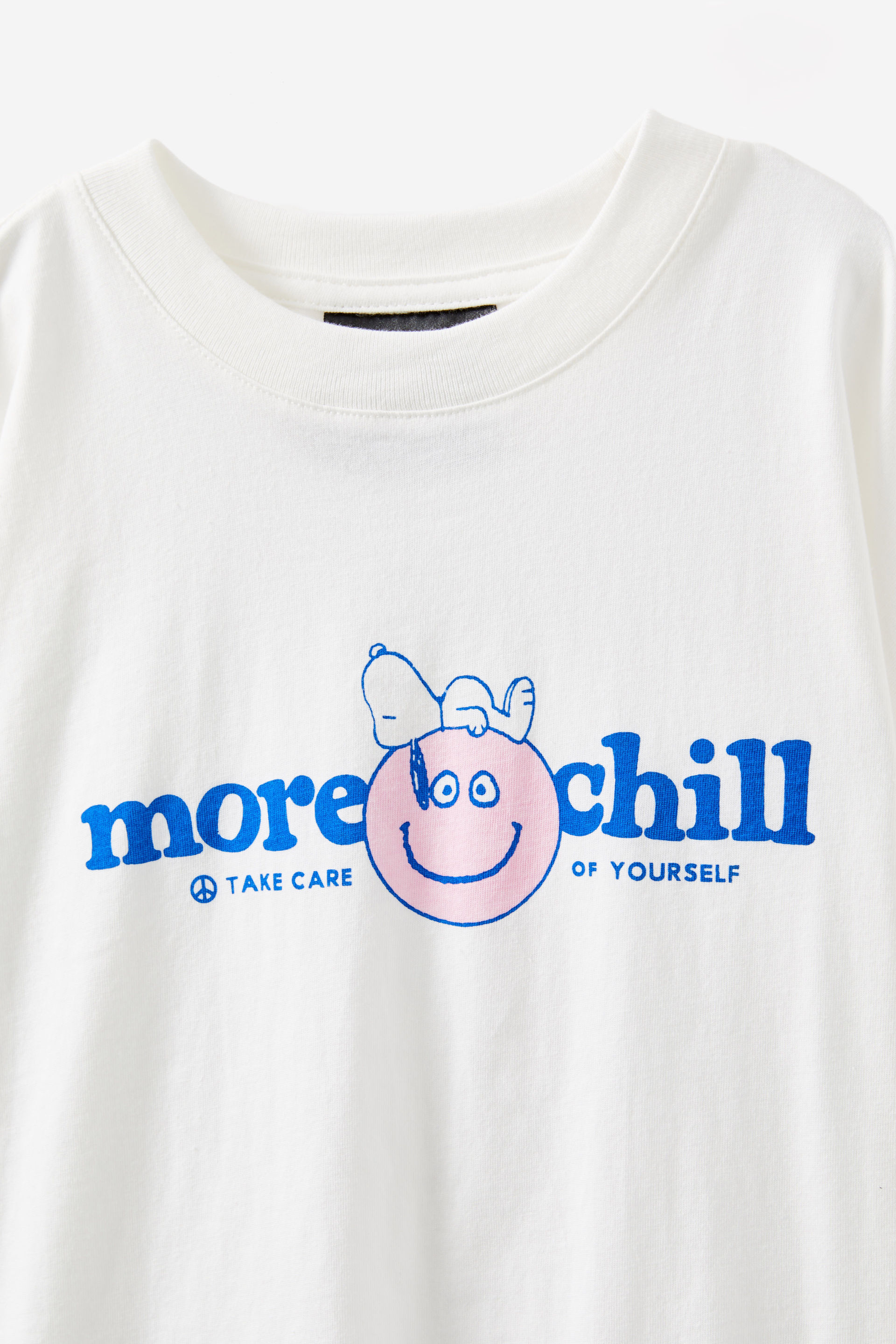 26310-snoopy-drop-shoulder-short-sleeve-tee-lcn-pea-snoopy-more-chill-vanilla-1.jpg