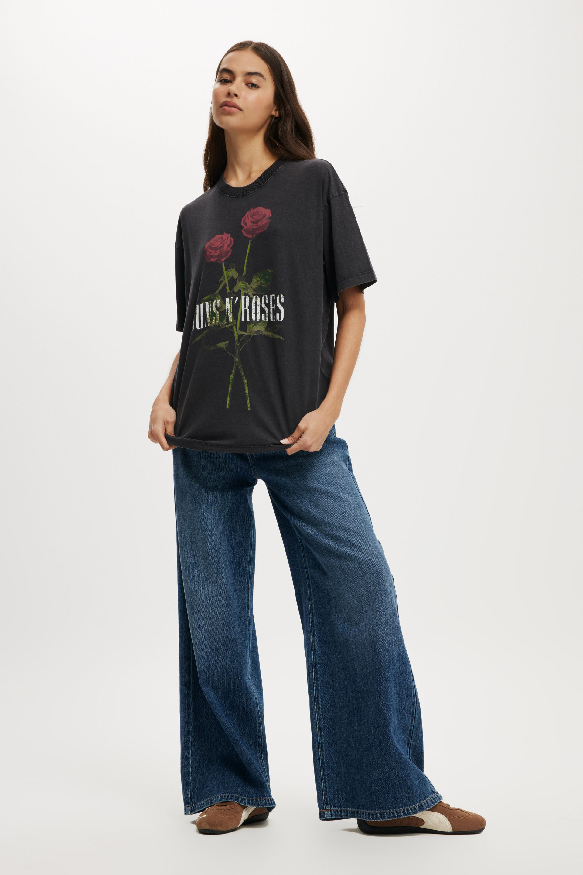 2760-guns-n-roses-boxy-graphic-tee-lcn-bra-guns-n-roses-washed-black-1.jpg