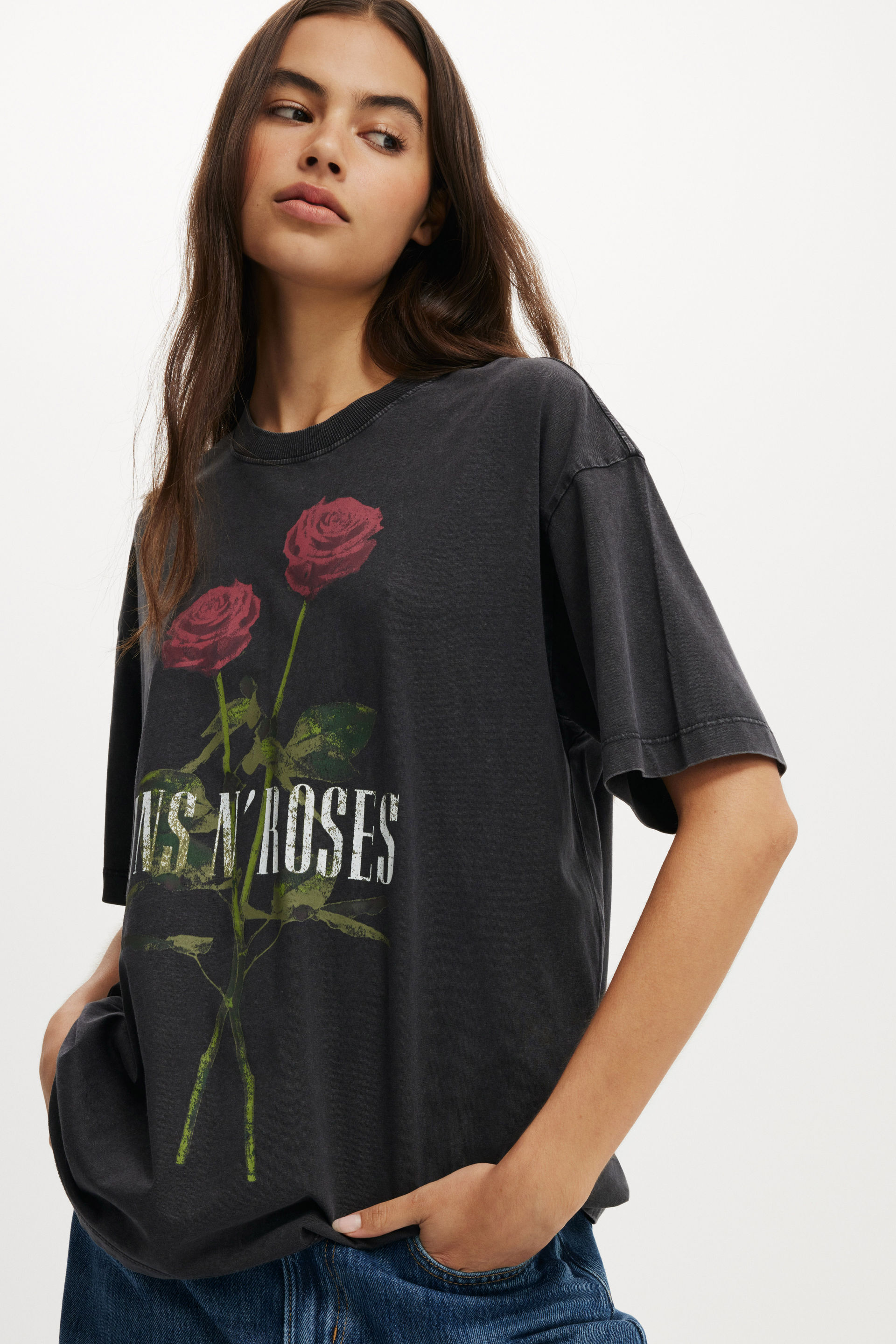 2760-guns-n-roses-boxy-graphic-tee-lcn-bra-guns-n-roses-washed-black-1.jpg