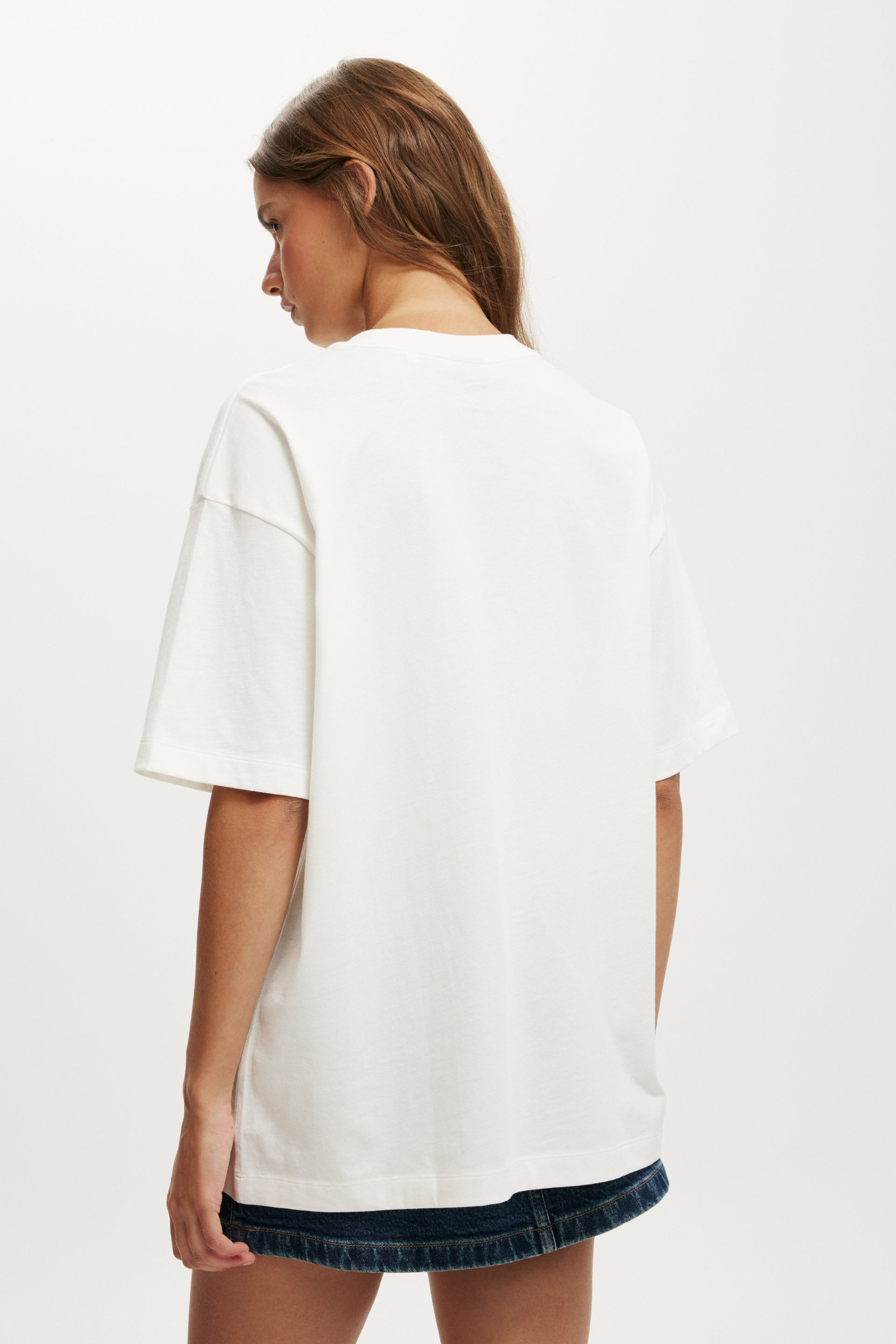 2808-willie-nelson-boxy-graphic-tee-lcn-br-willie-nelson-horse-vintage-white-1.jpg