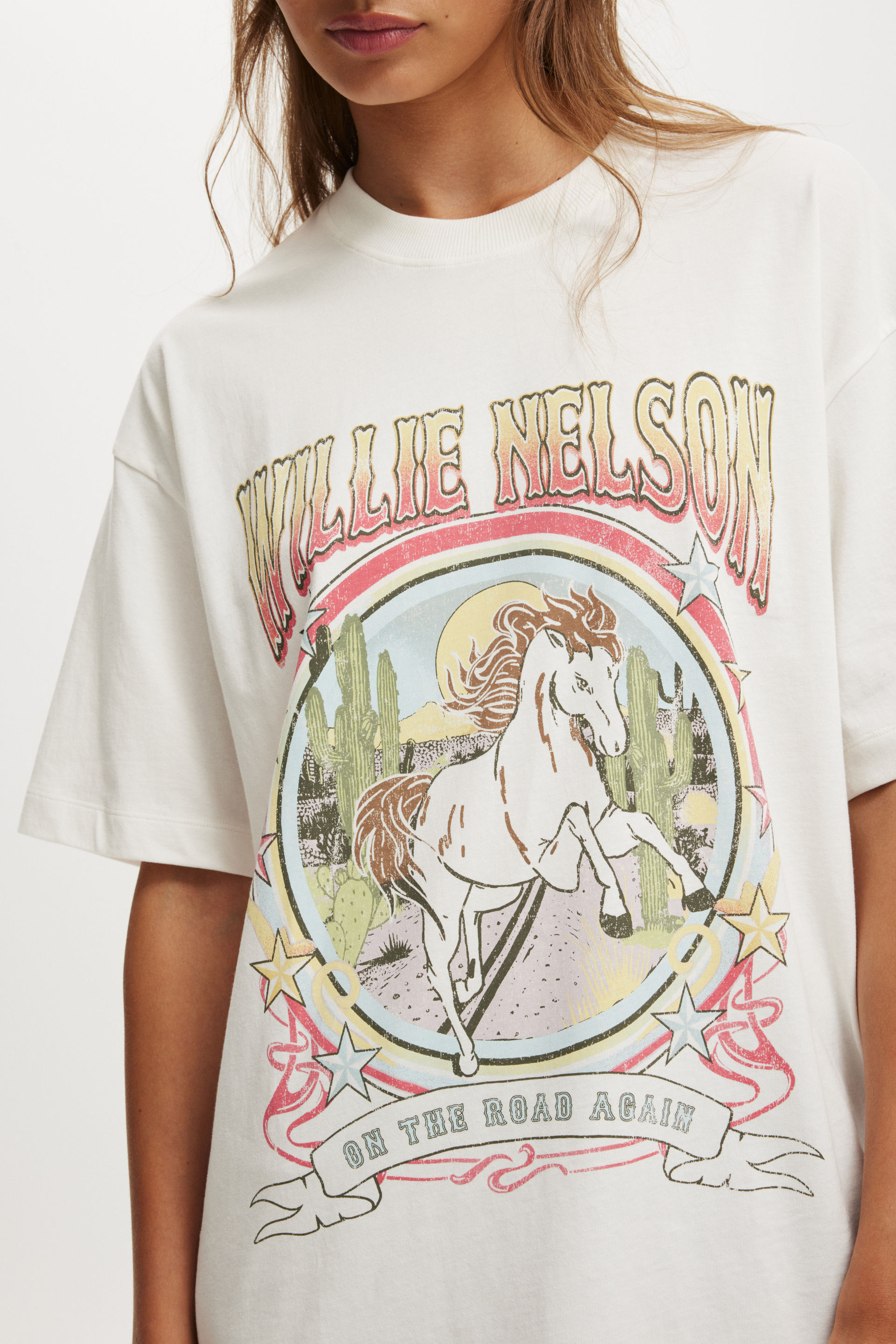 2808-willie-nelson-boxy-graphic-tee-lcn-br-willie-nelson-horse-vintage-white-1.jpg
