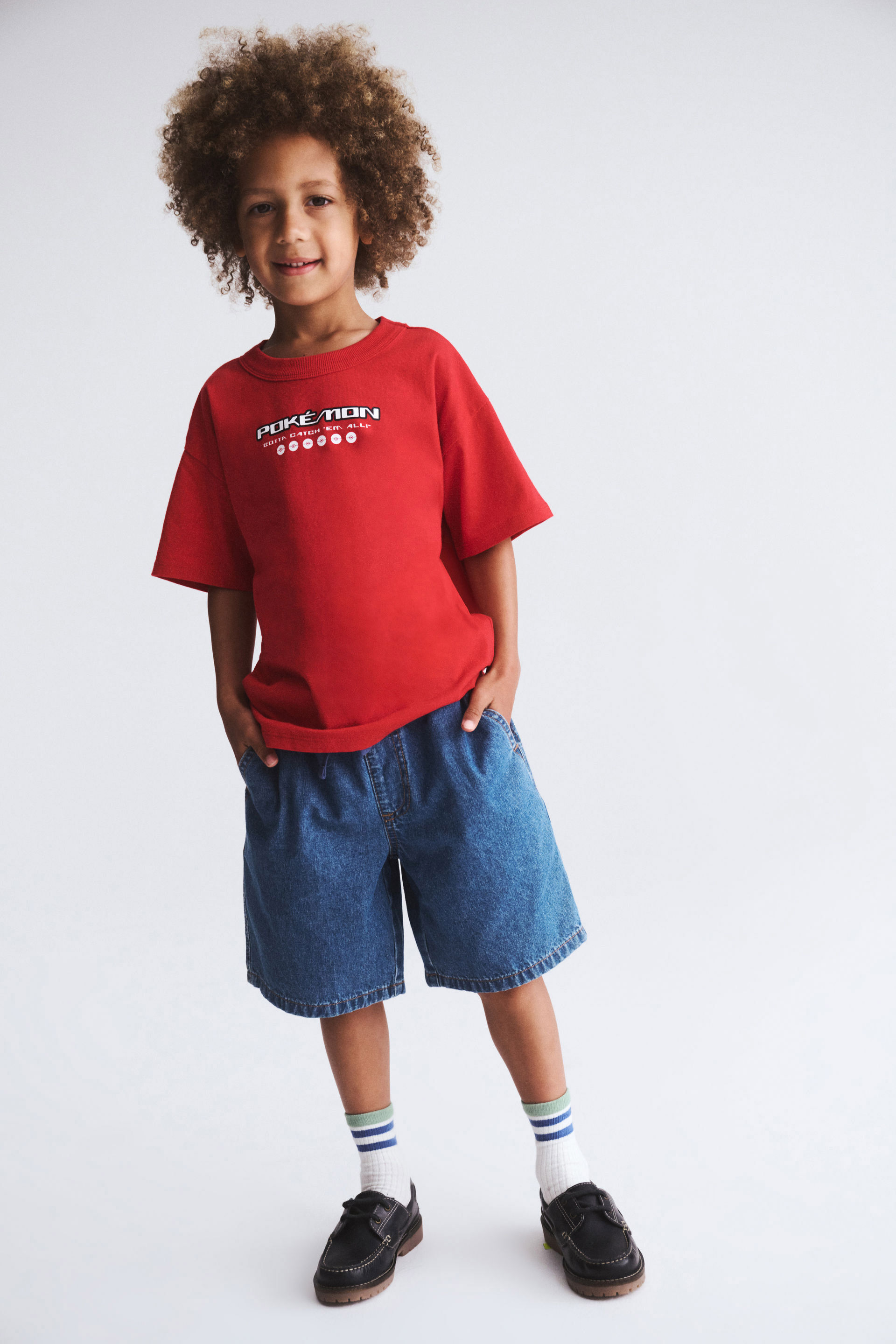 Pok&eacute;mon Drop Shoulder Short Sleeve Tee lcn pok varsity red/pokemon