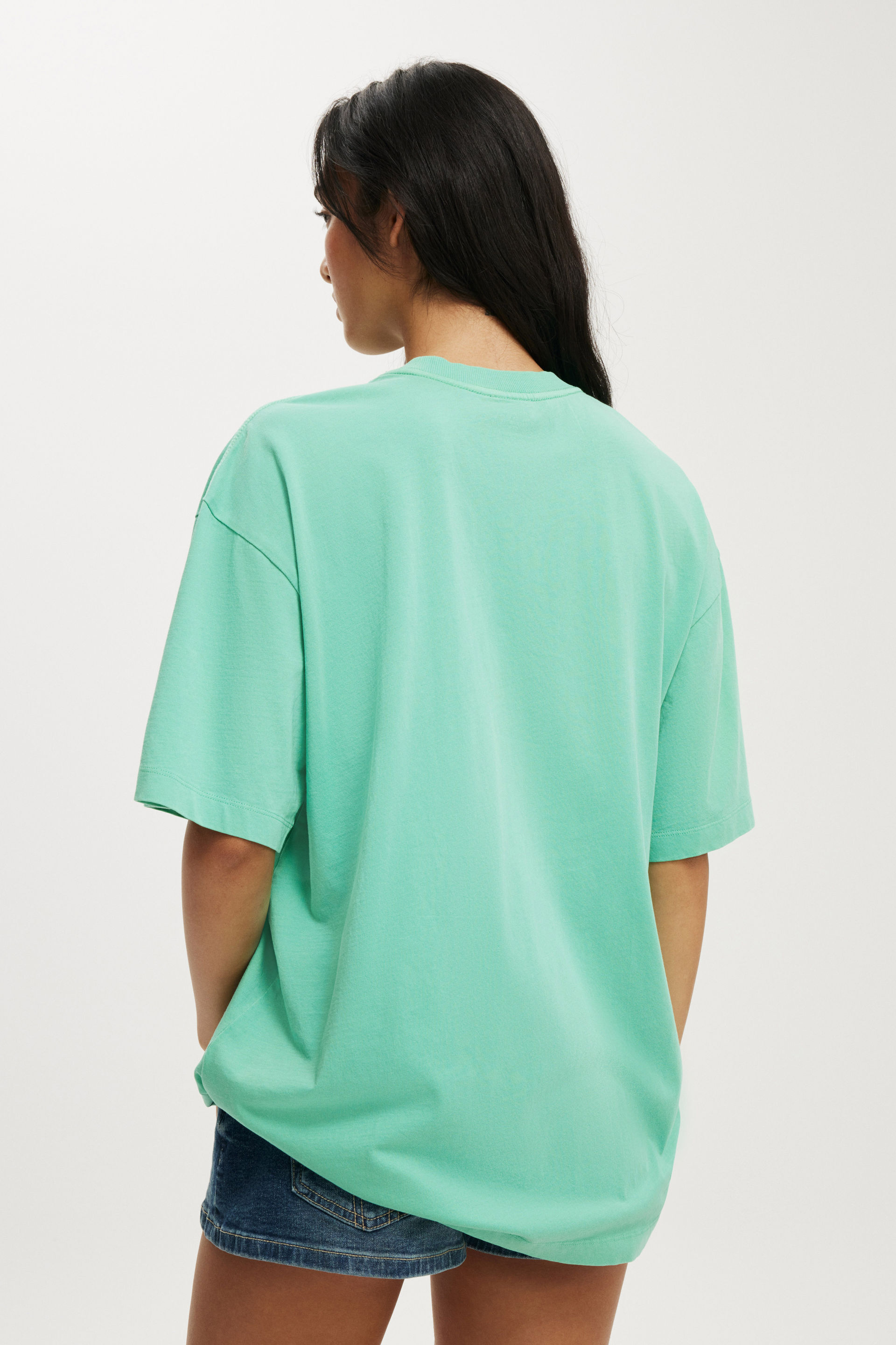 2888-johnny-cash-boxy-graphic-tee-lcn-mt-johnny-cash-walk-the-line-heritage-gr-1.jpg