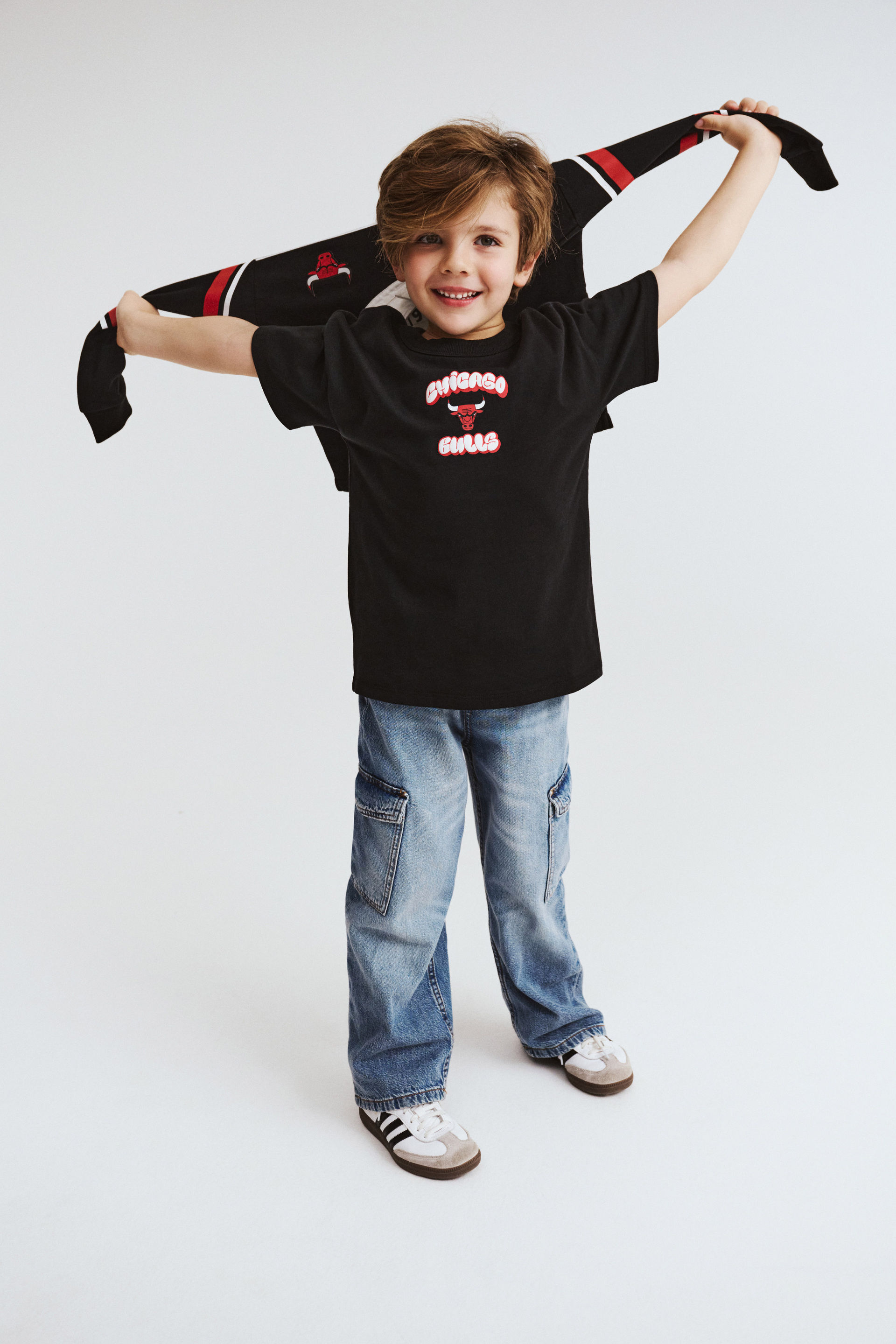 30863-chicago-bulls-drop-shoulder-short-sleeve-tee-lcn-nba-black-chicago-bulls-1.jpg