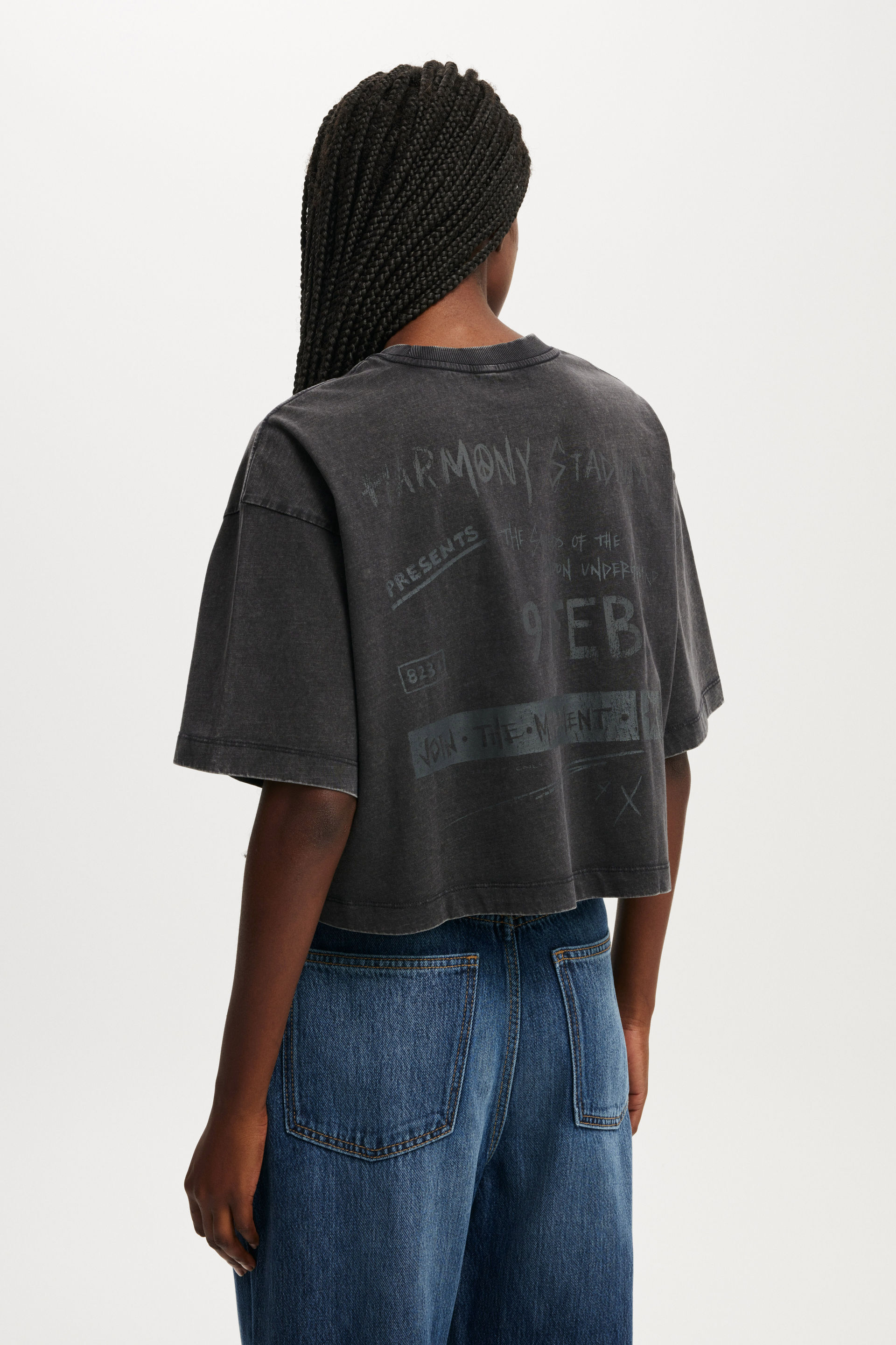 3139-the-cropped-boxy-graphic-tee-harmony-stadium-washed-black-1.jpg