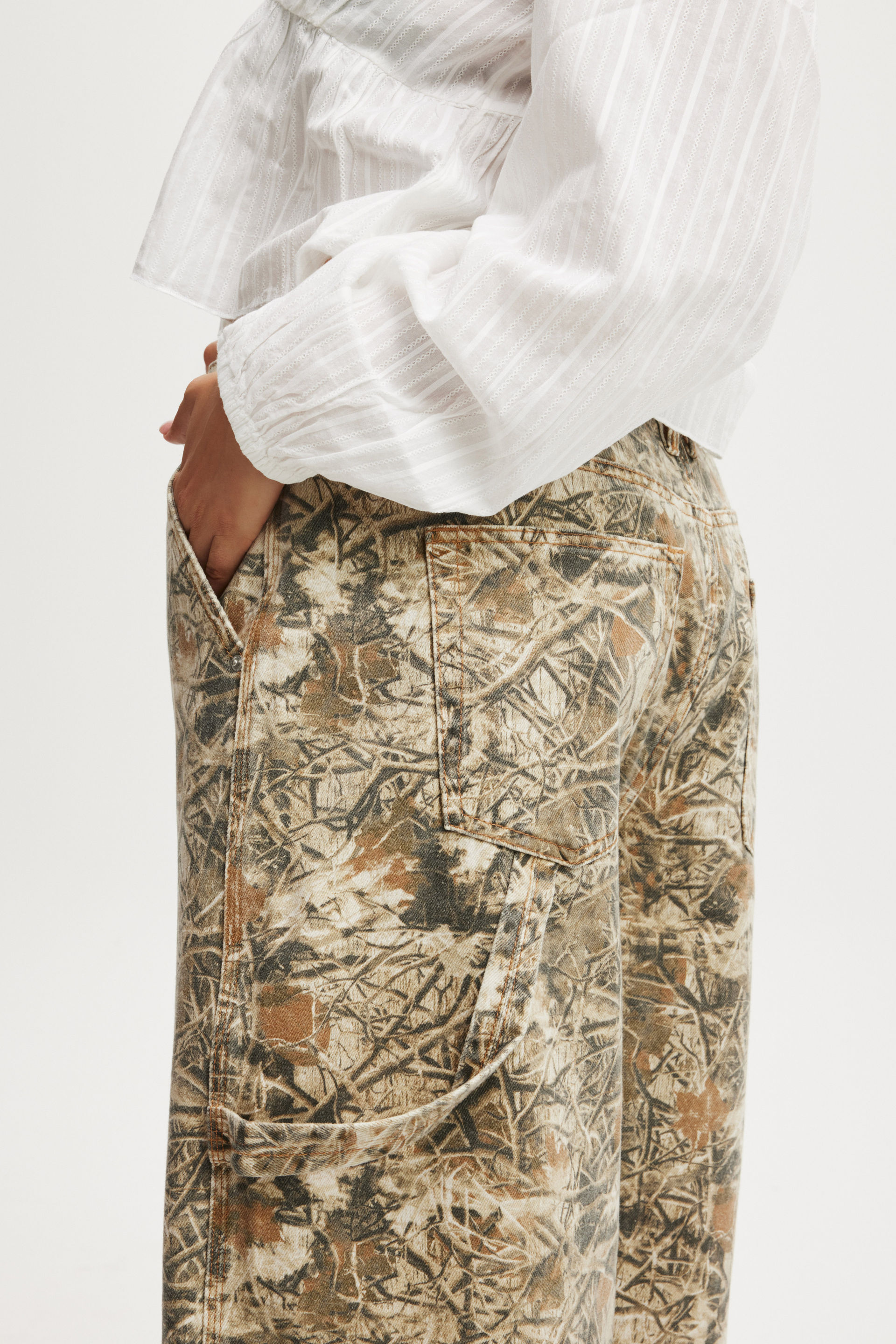3244-91-baggy-denim-jort-camo-carpenter-1.jpg