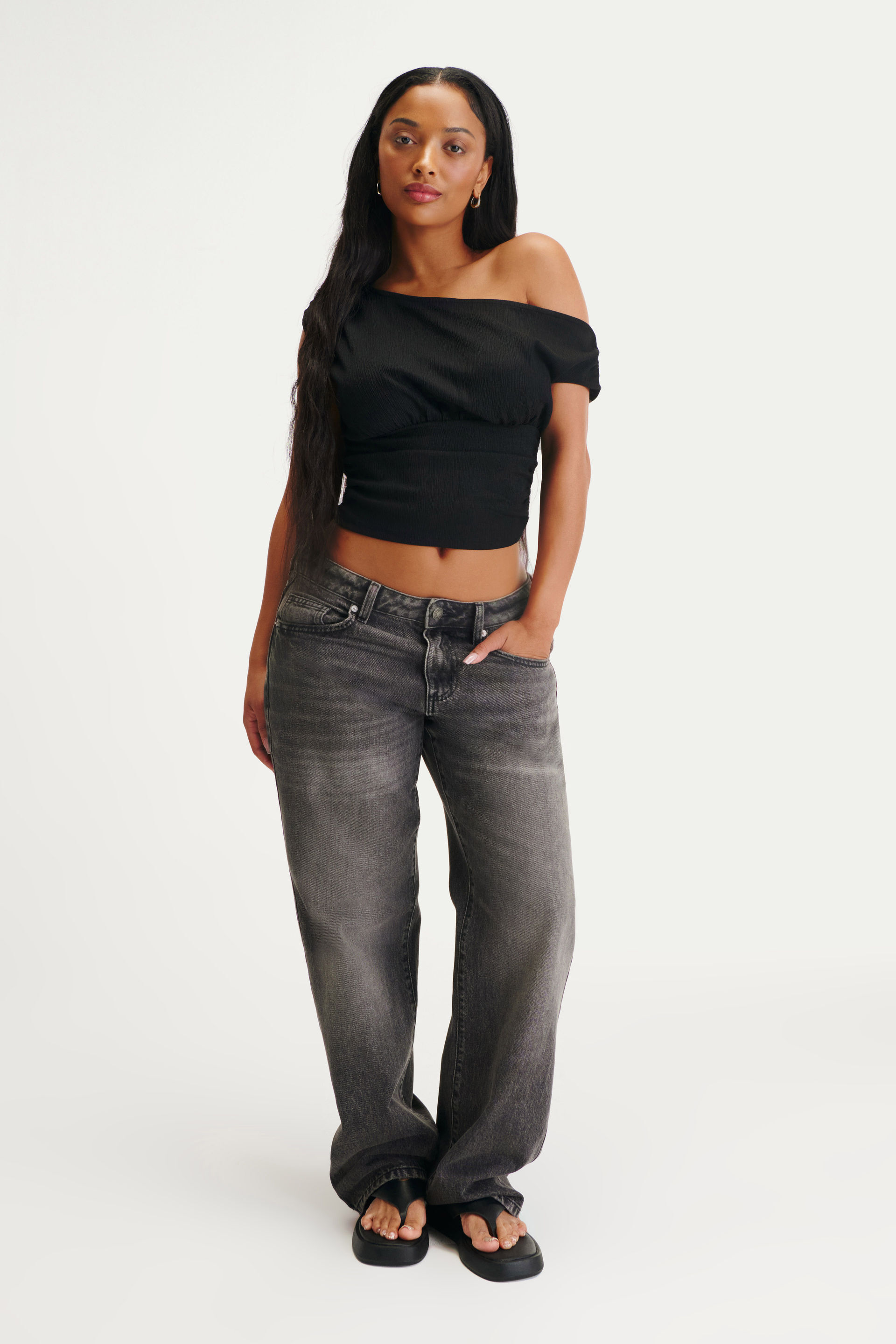 Curvy Low Rise Straight Jean domino black
