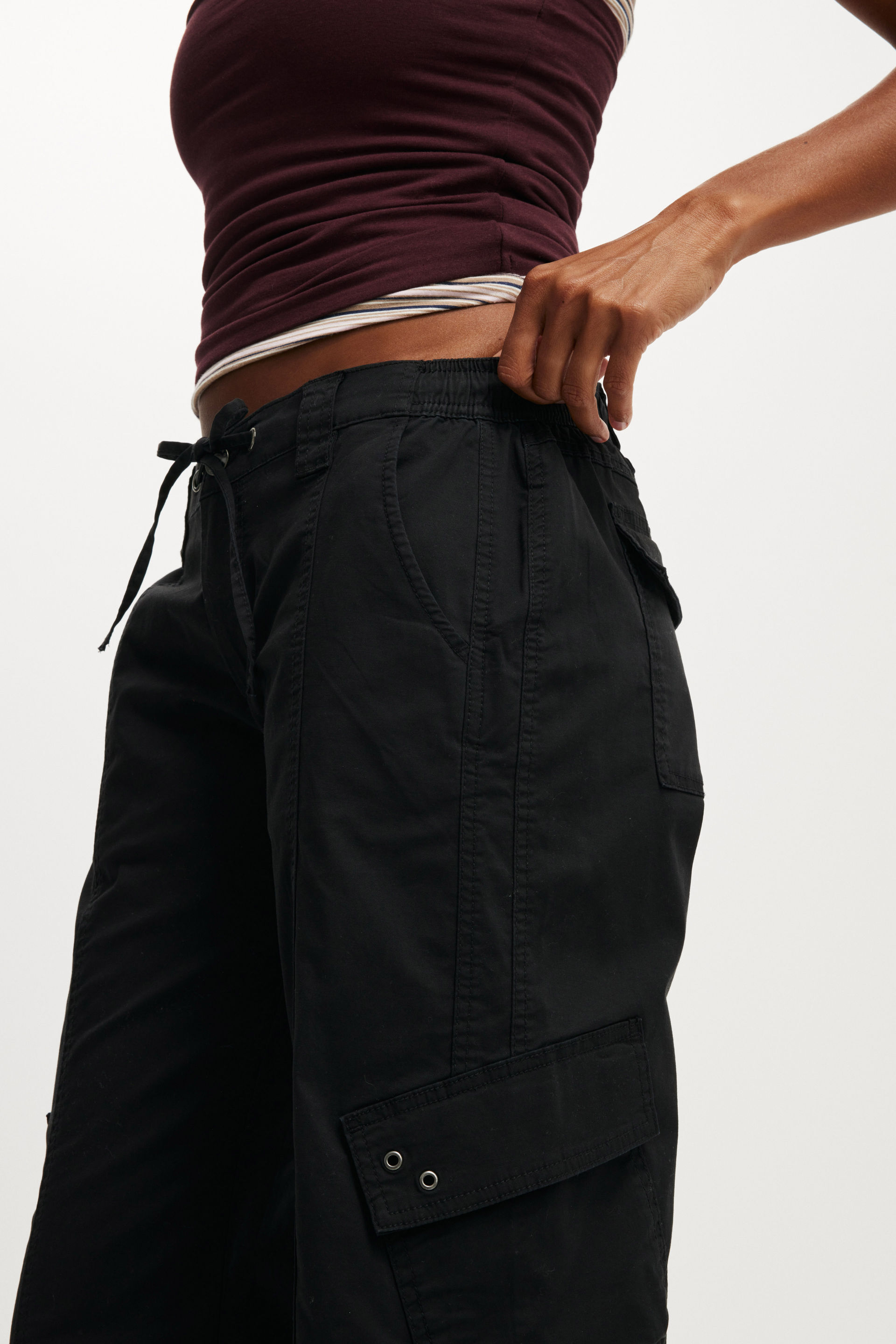 3653-low-rise-cargo-pant-black-1.jpg