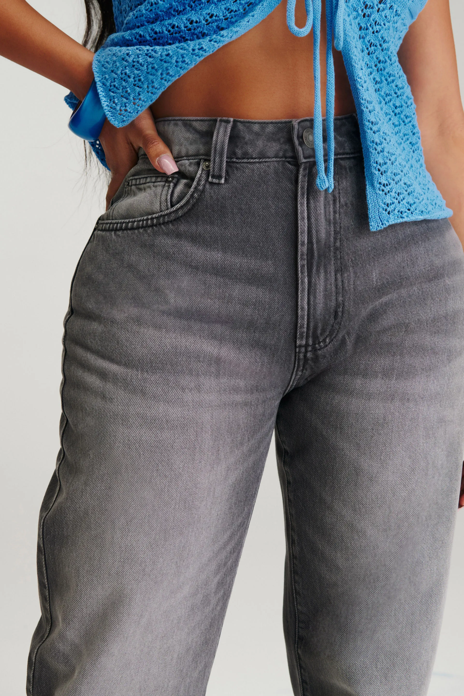 4025-curvy-91-straight-jean-echo-grey-1.jpg