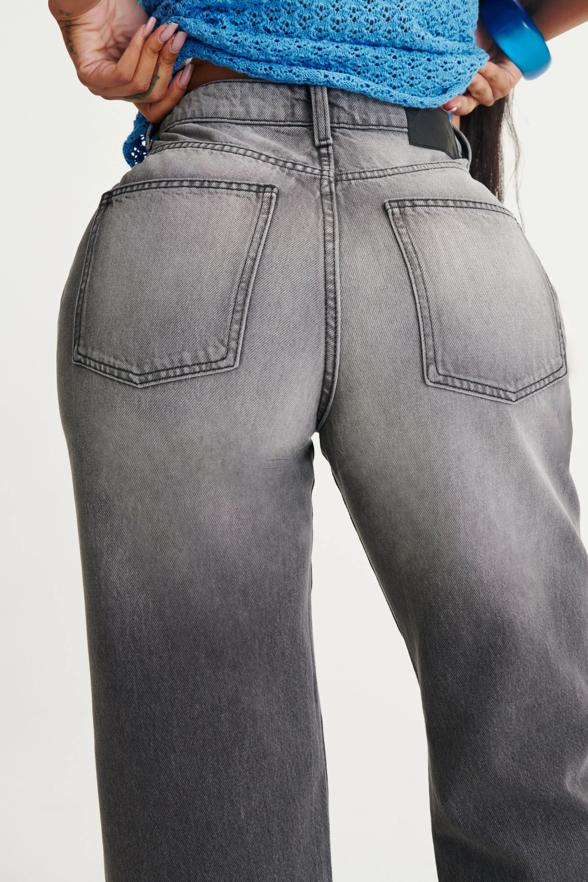 4025-curvy-91-straight-jean-echo-grey-1.jpg