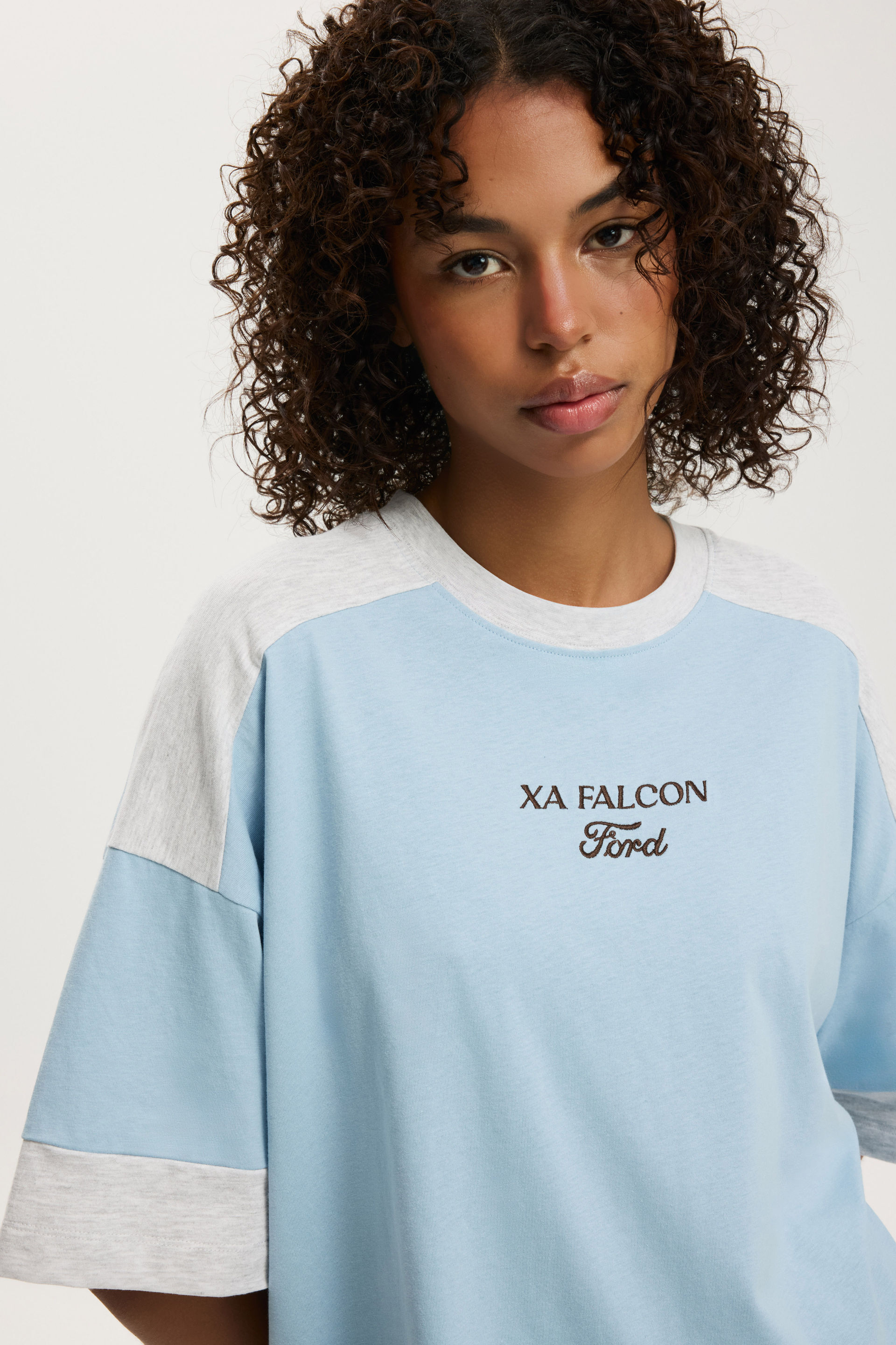 4048-ford-oversized-tee-lcn-ford-xa-falcon-1972-seren-blu-sft-gry-ma-1.jpg