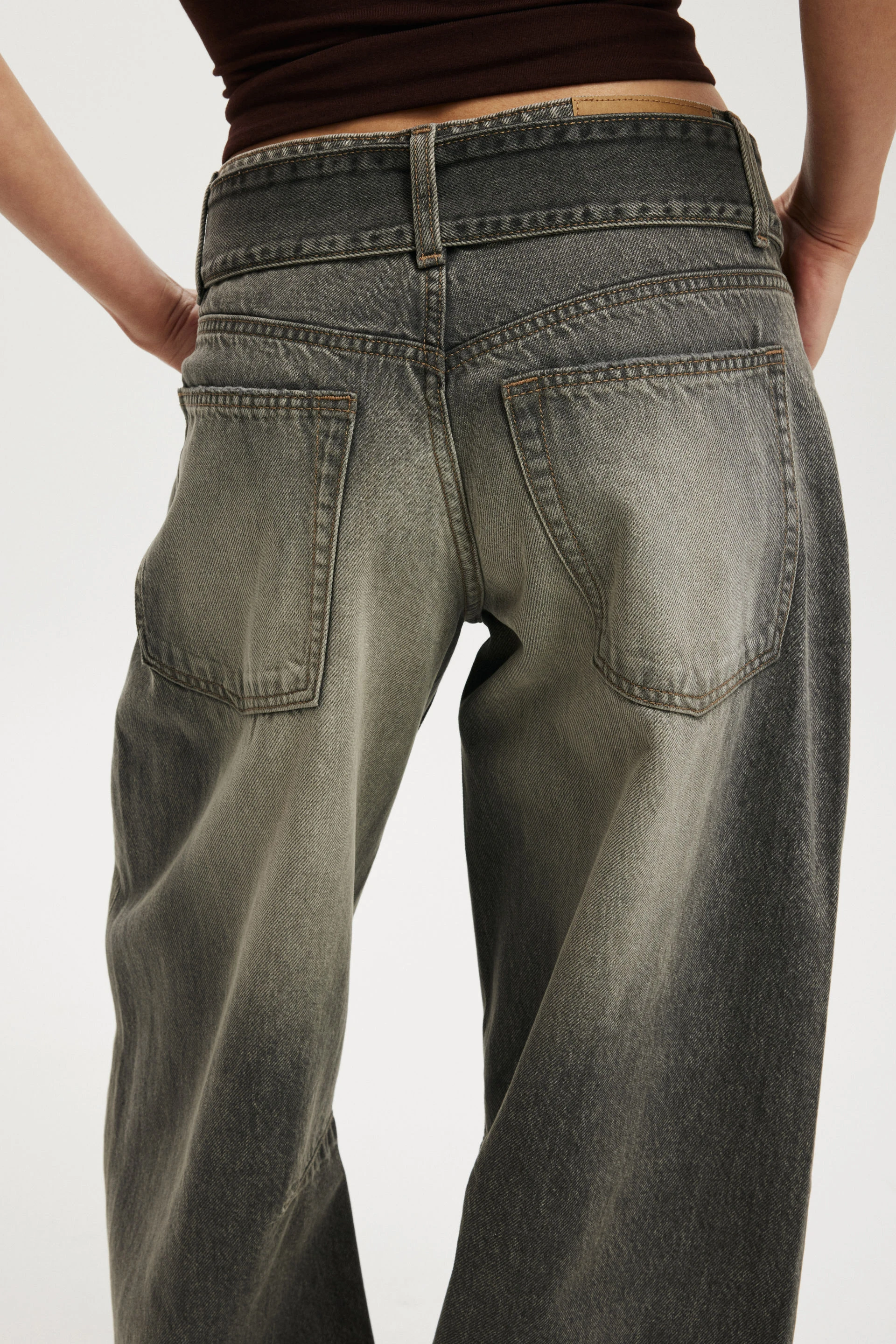 4053-low-barrel-jean-y2k-washed-grey-1.jpg