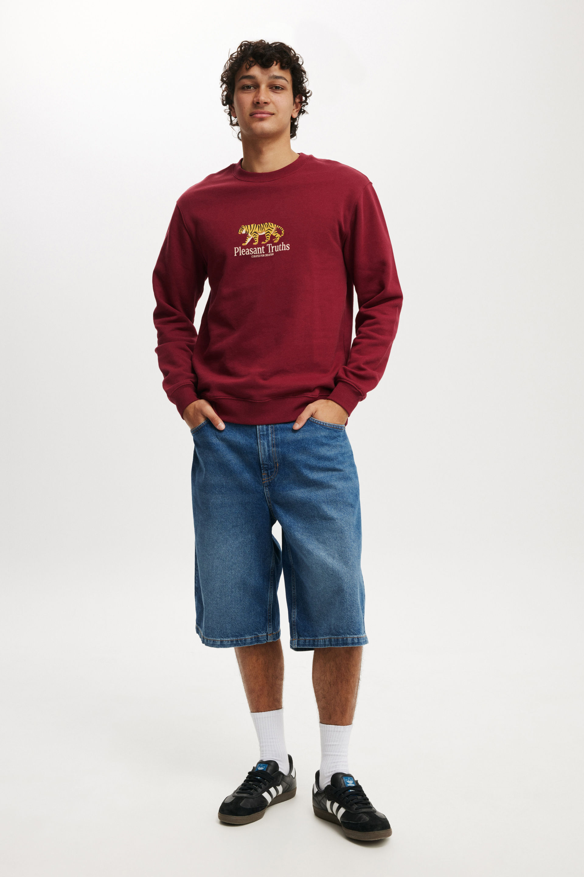 Graphic Crew Fleece crimson / plesant truths
