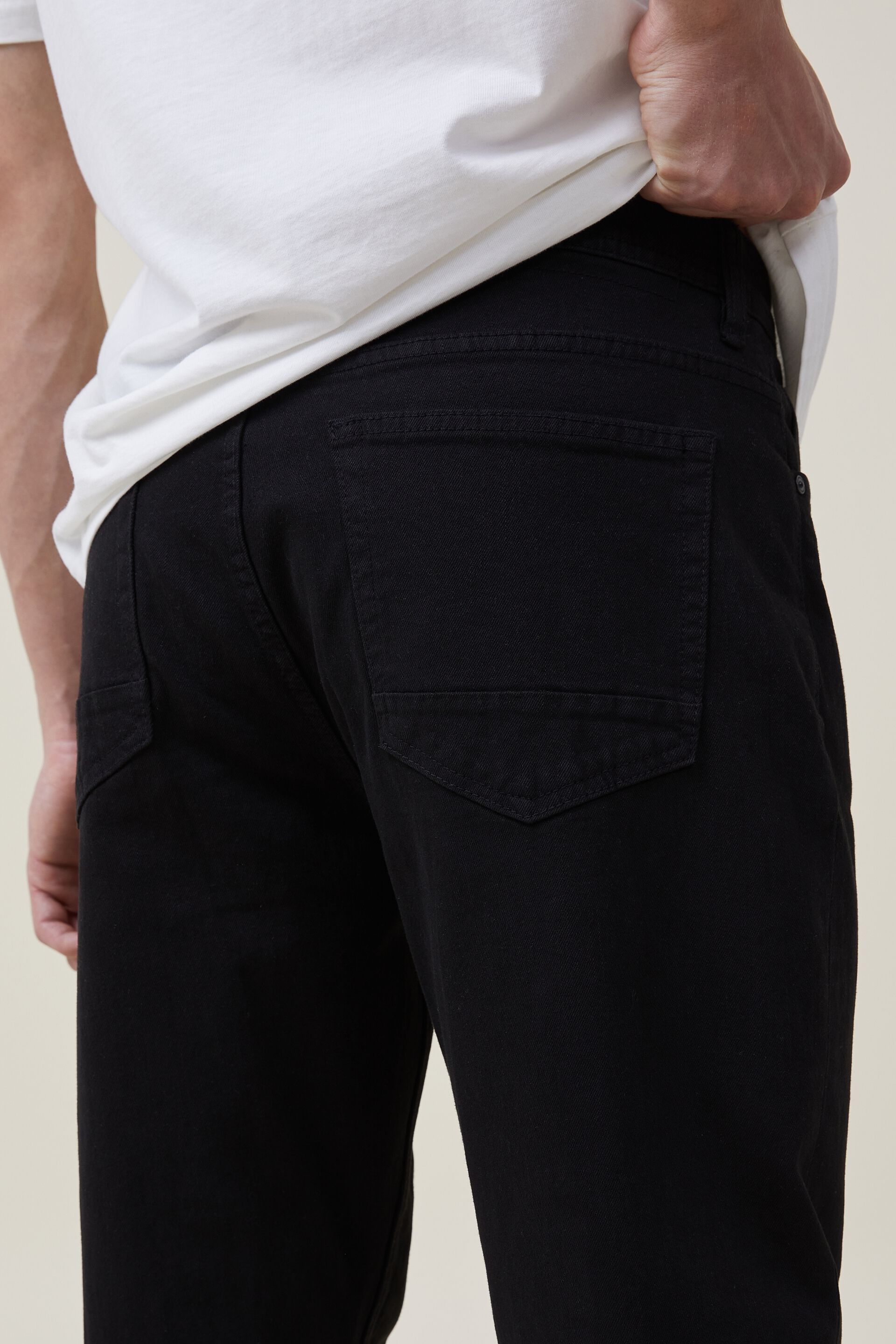 4911-relaxed-tapered-jean-new-black-1.jpg