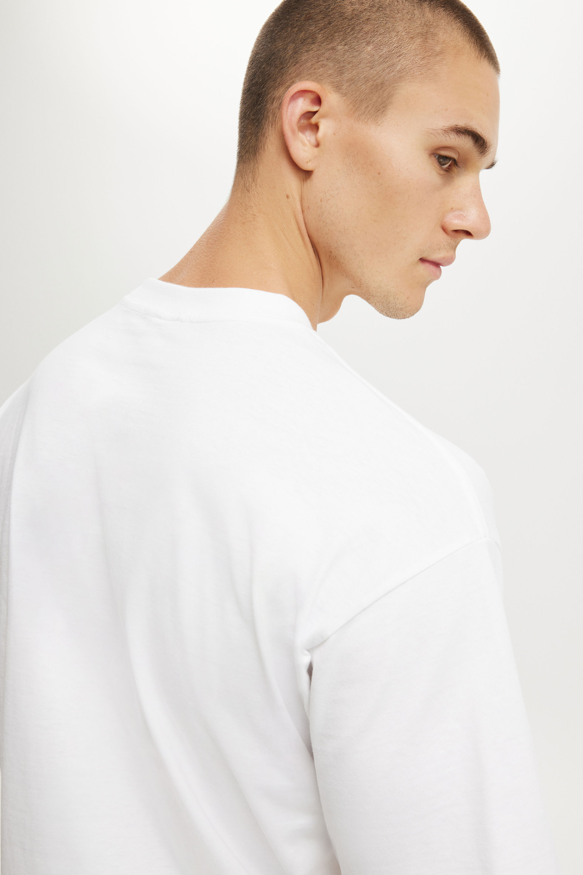 5022-box-fit-t-shirt-white-1.jpg
